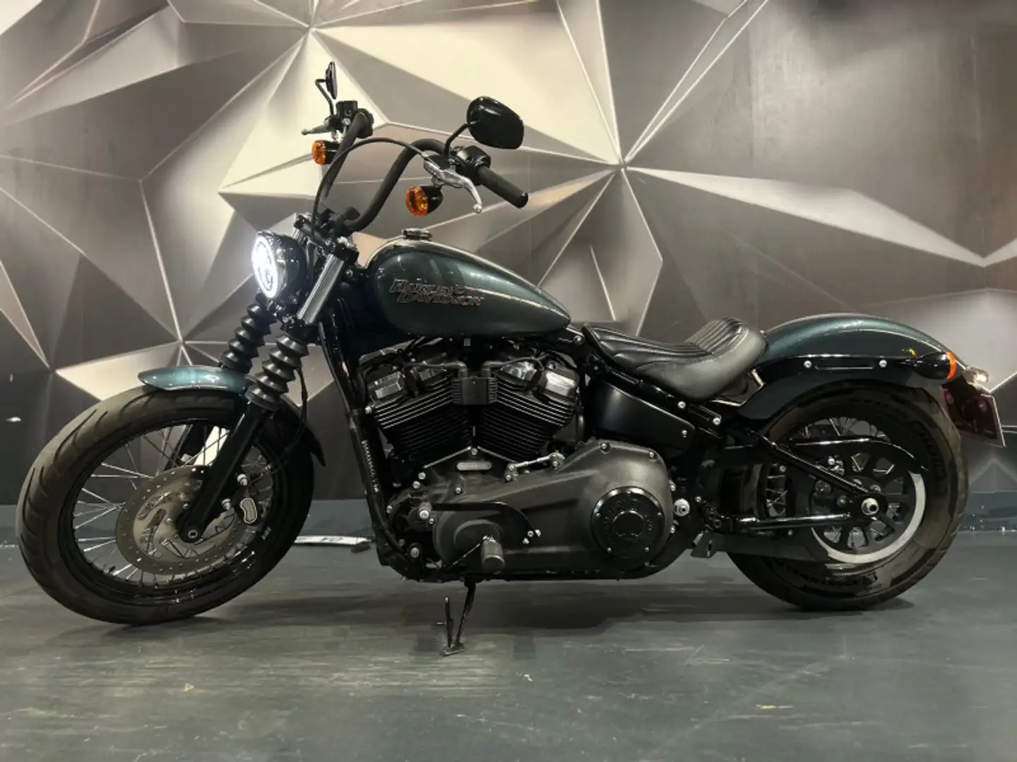 Harley-Davidson Street Bob SOFTAIL STREET BOB 1745 COULEUR 2020 - 1