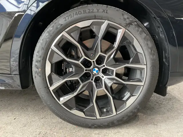 BMW X7 view 13