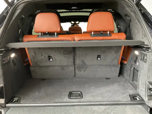 BMW X7 view 11