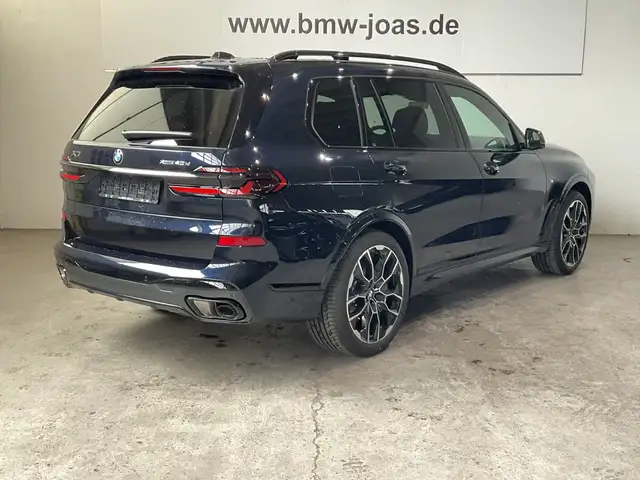 BMW X7 view 15