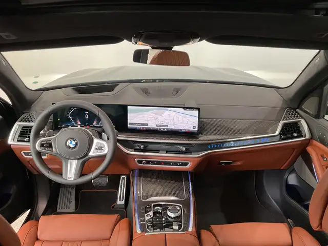 BMW X7 view 3