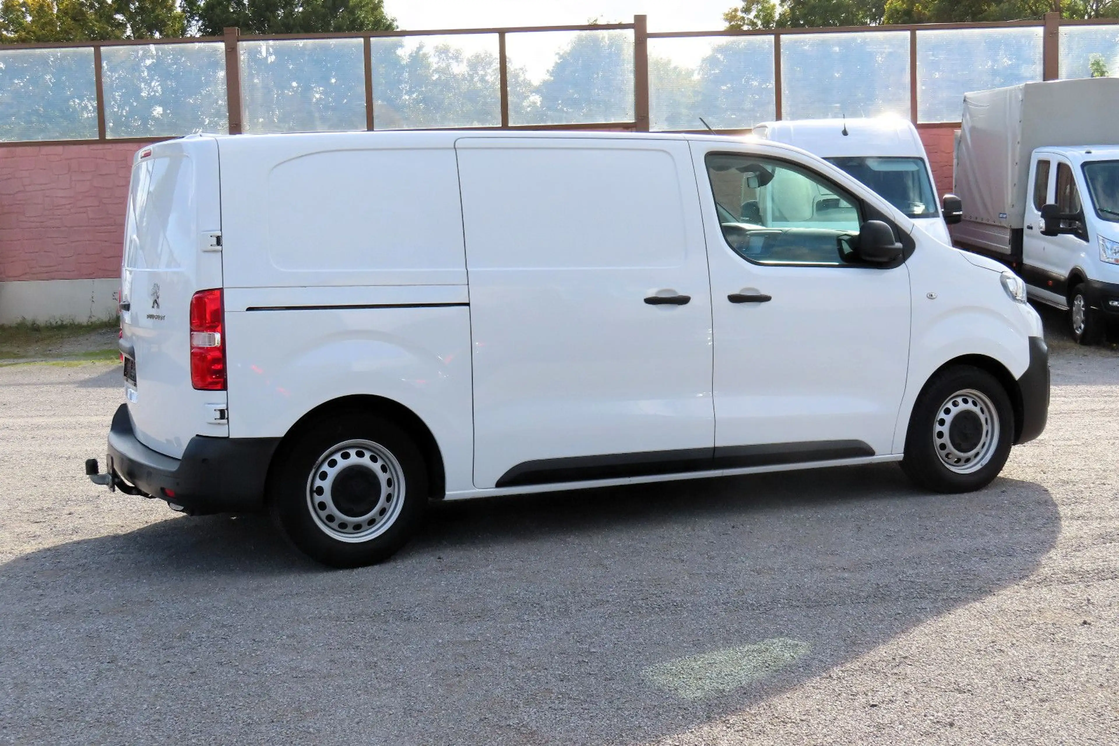 Peugeot Expert Kasten L2 Navi CarPlay Kamera AHK 2xBott-Regale — photo 7