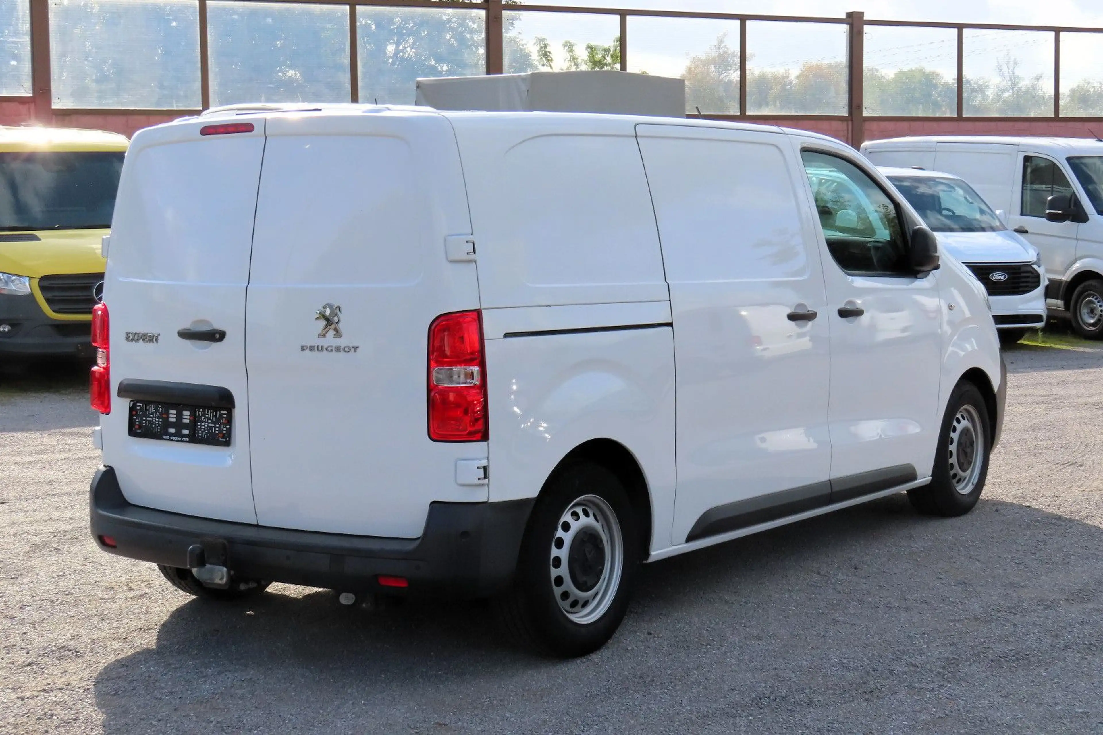Peugeot Expert Kasten L2 Navi CarPlay Kamera AHK 2xBott-Regale — photo 6