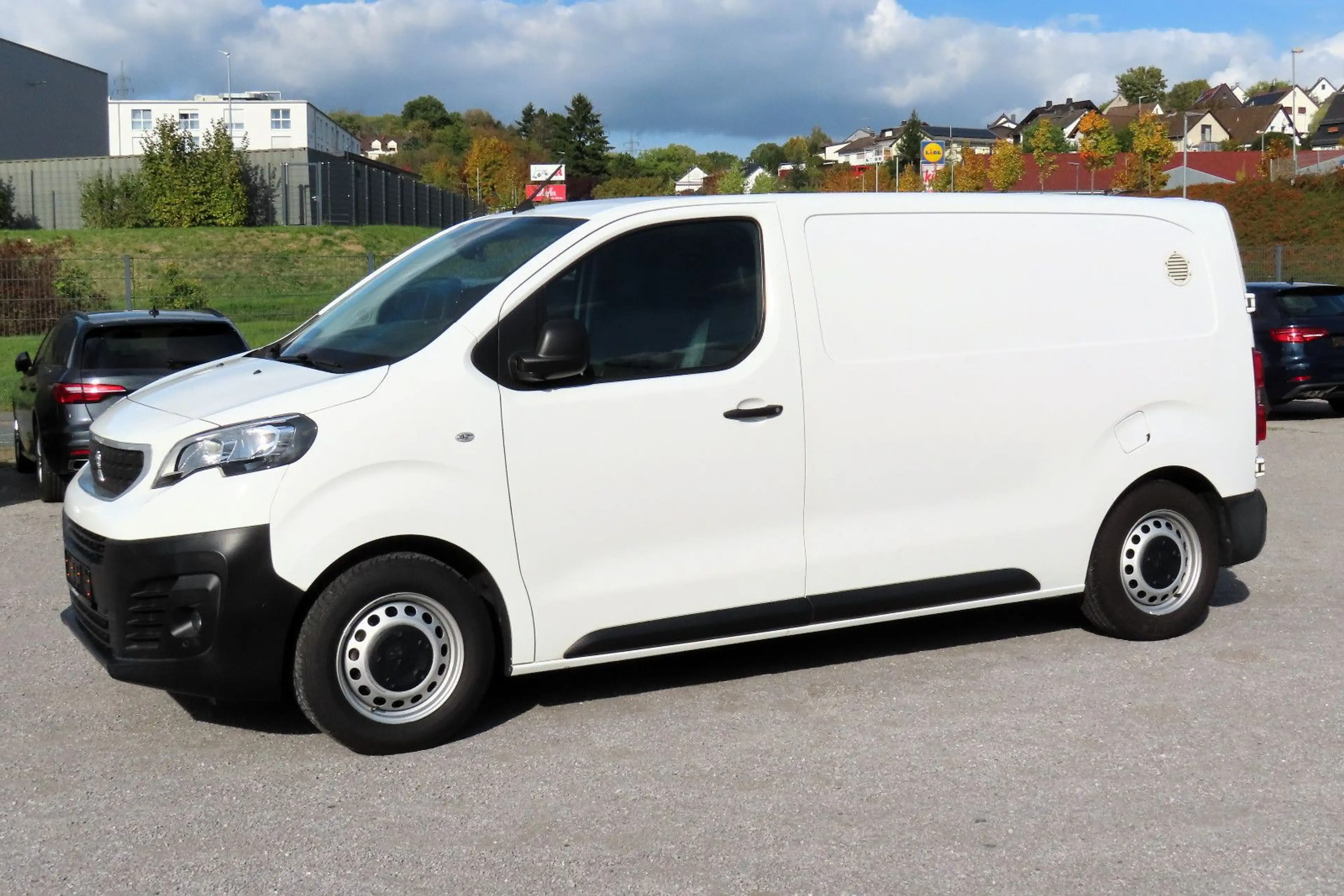 Peugeot Expert Kasten L2 Navi CarPlay Kamera AHK 2xBott-Regale — photo 4