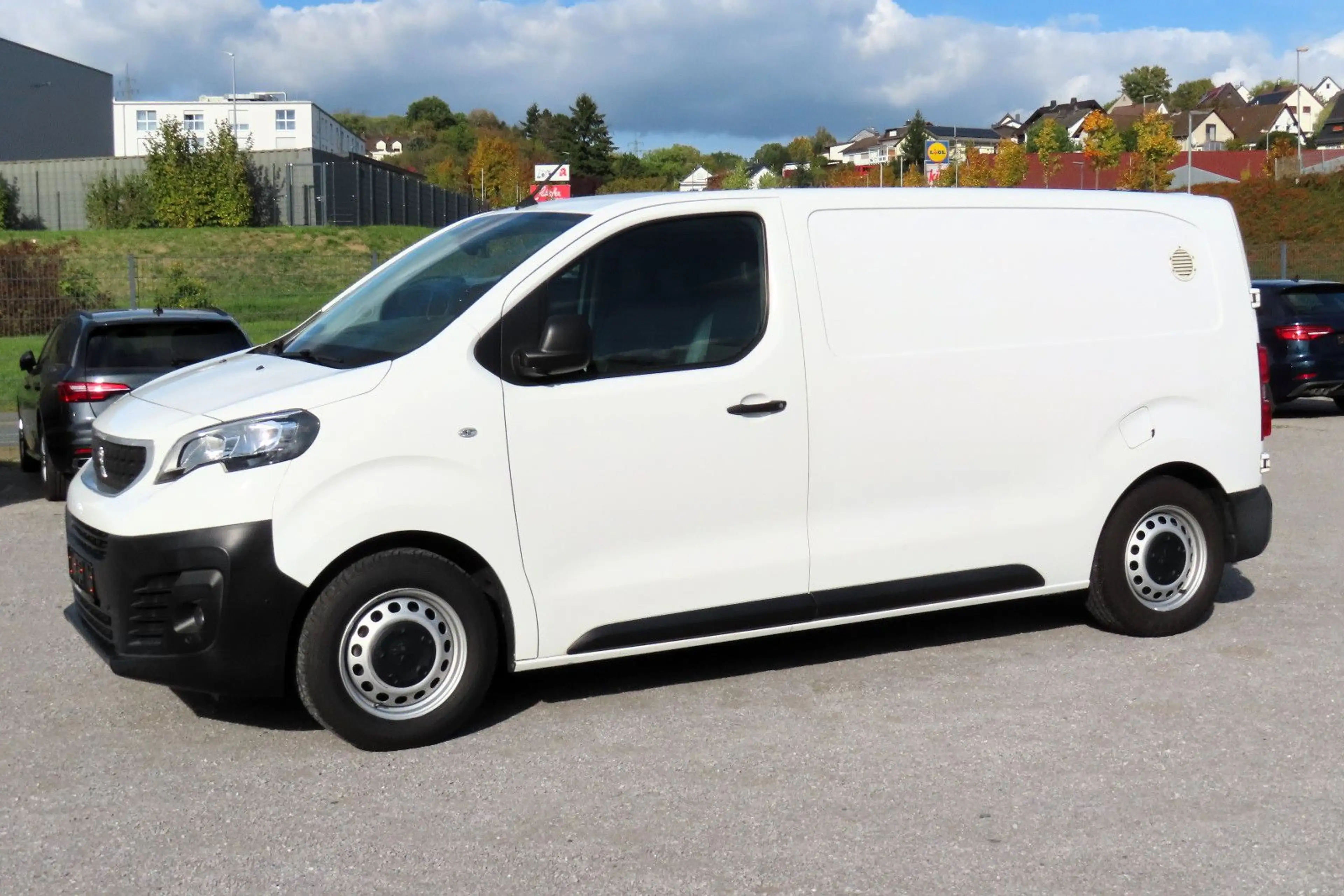 Peugeot Expert Kasten L2 Navi CarPlay Kamera AHK 2xBott-Regale — photo 3