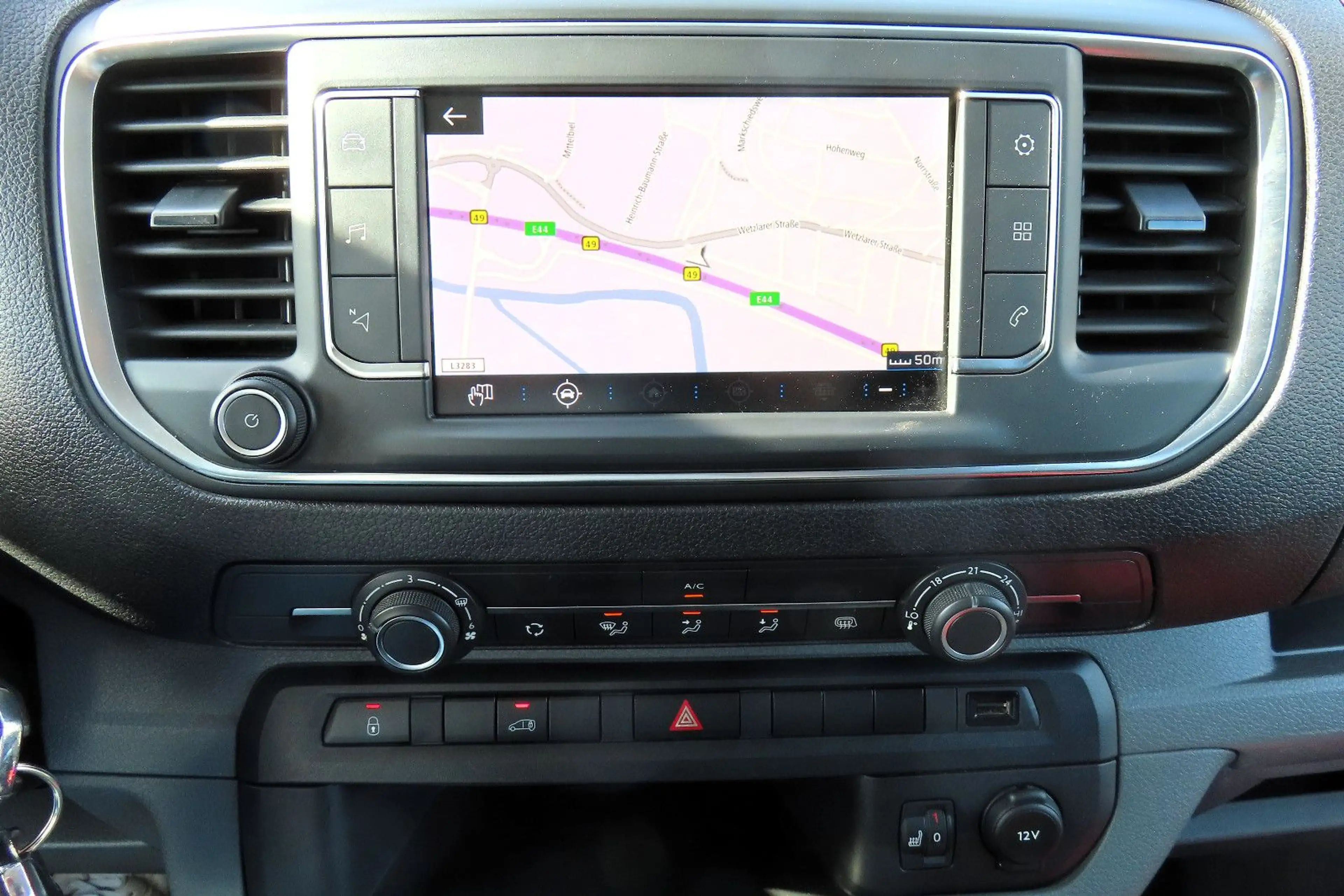 Peugeot Expert Kasten L2 Navi CarPlay Kamera AHK 2xBott-Regale — photo 22