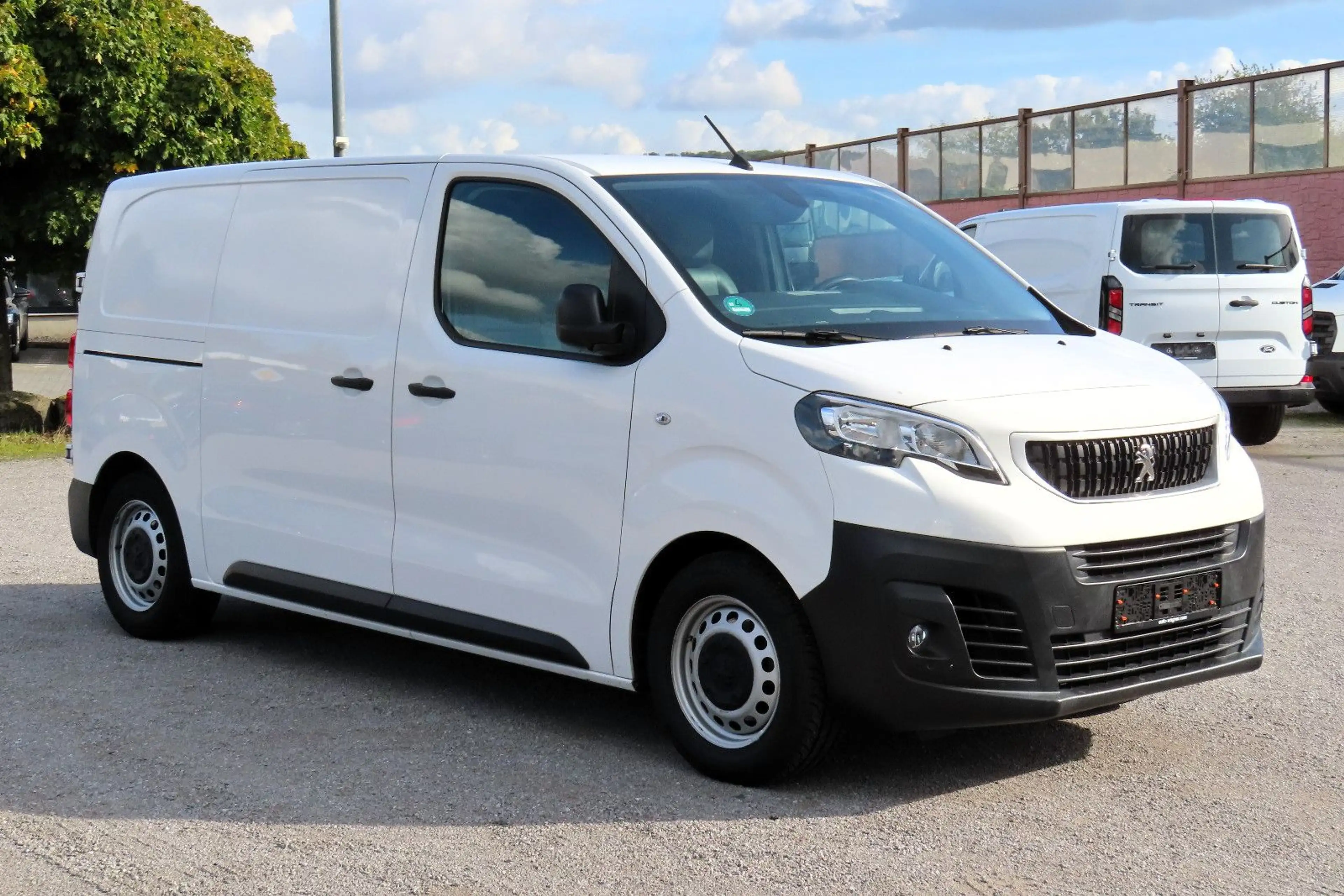 Peugeot Expert Kasten L2 Navi CarPlay Kamera AHK 2xBott-Regale — photo 8