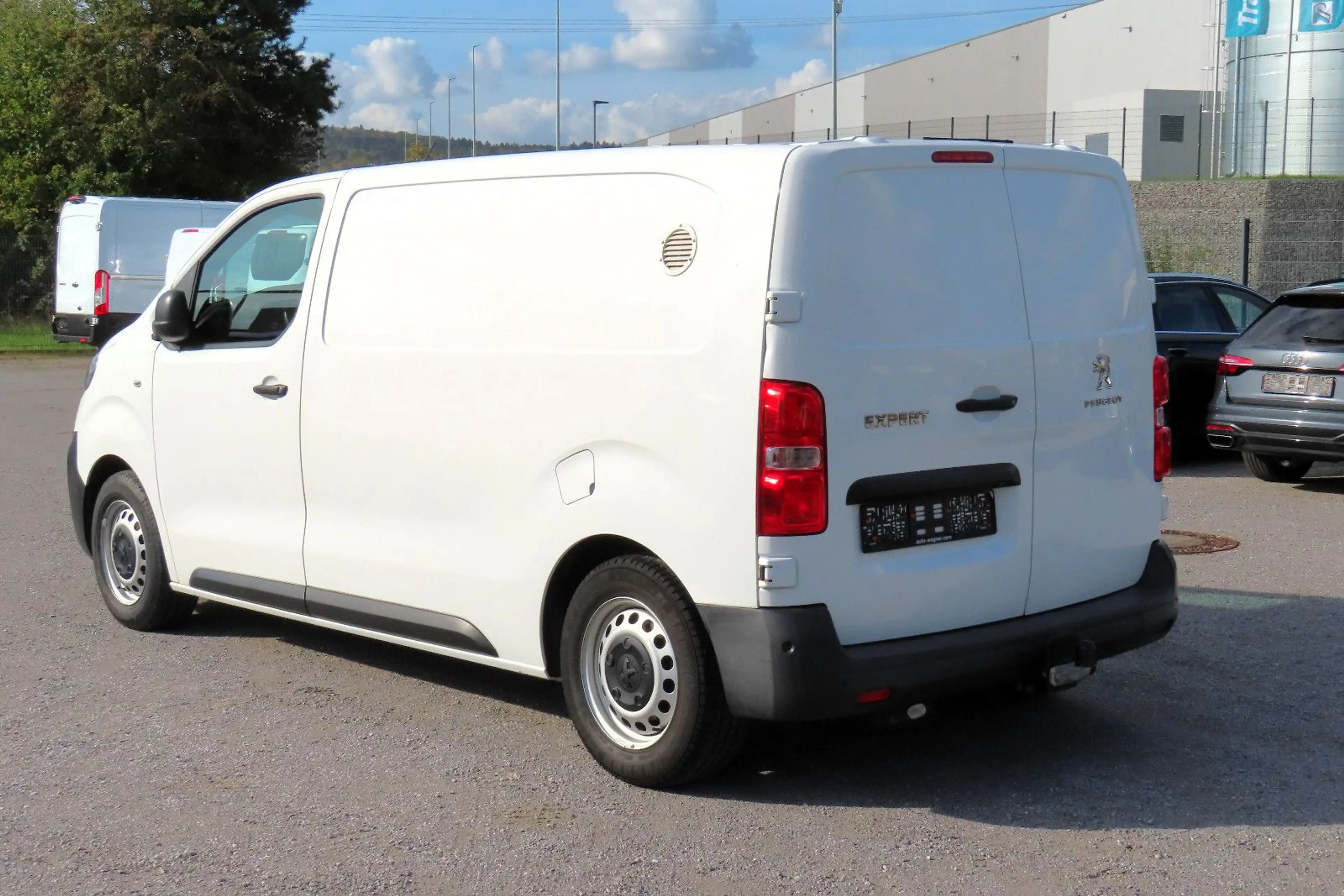 Peugeot Expert Kasten L2 Navi CarPlay Kamera AHK 2xBott-Regale — photo 5
