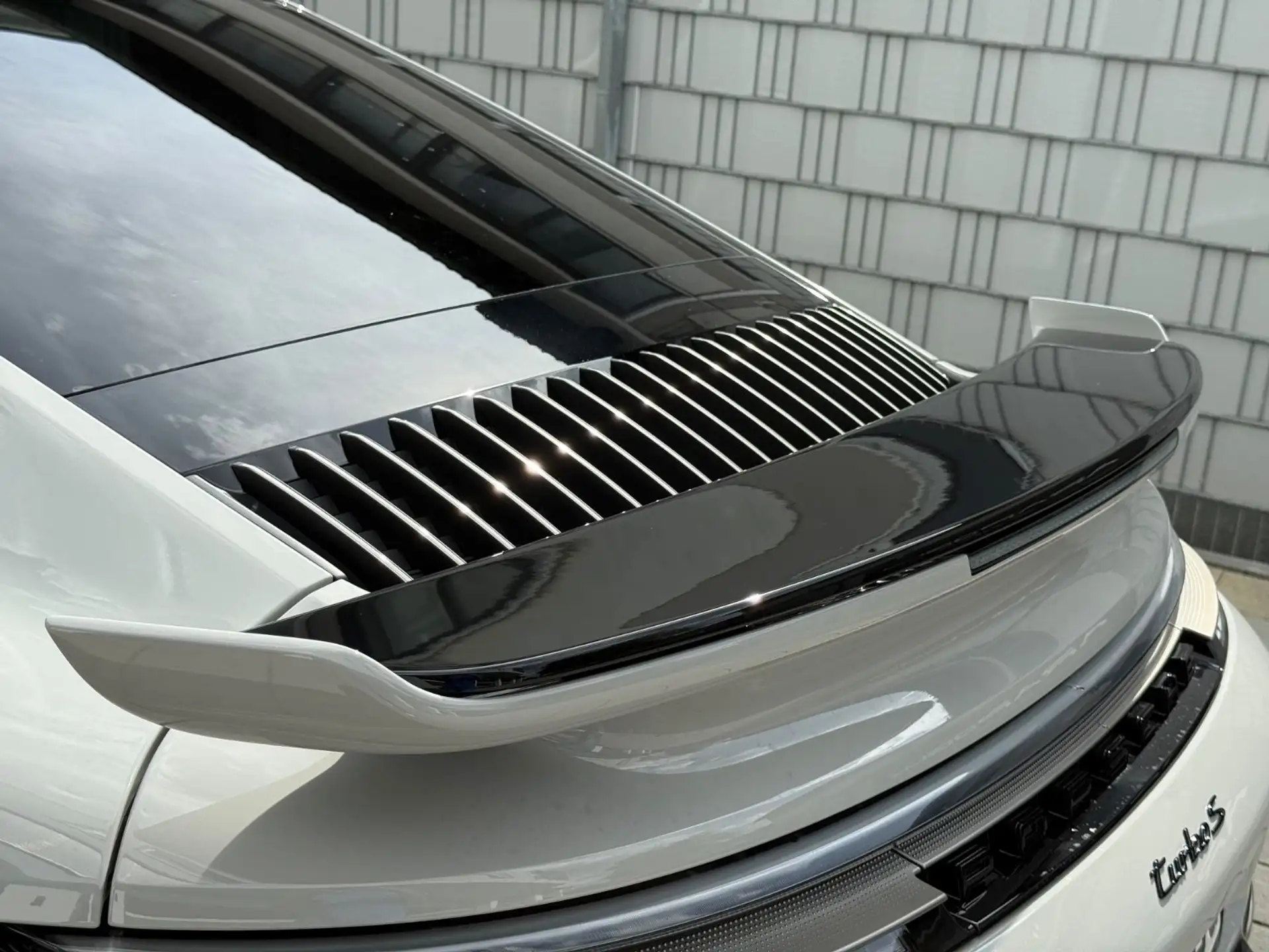 포르쉐 911 Turbo S Coupe 2026 화이트 사진 8