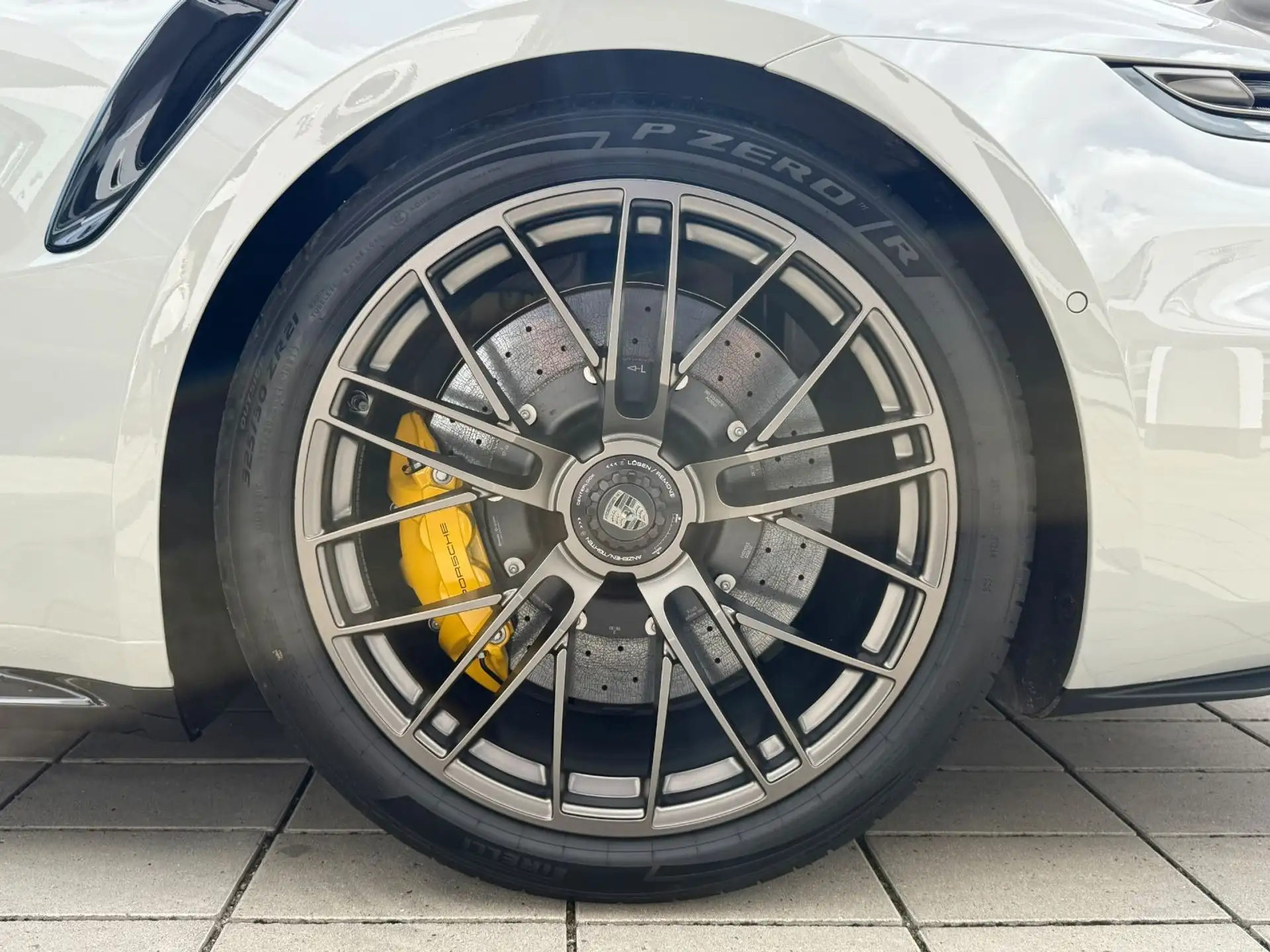 포르쉐 911 Turbo S Coupe 2026 화이트 사진 7