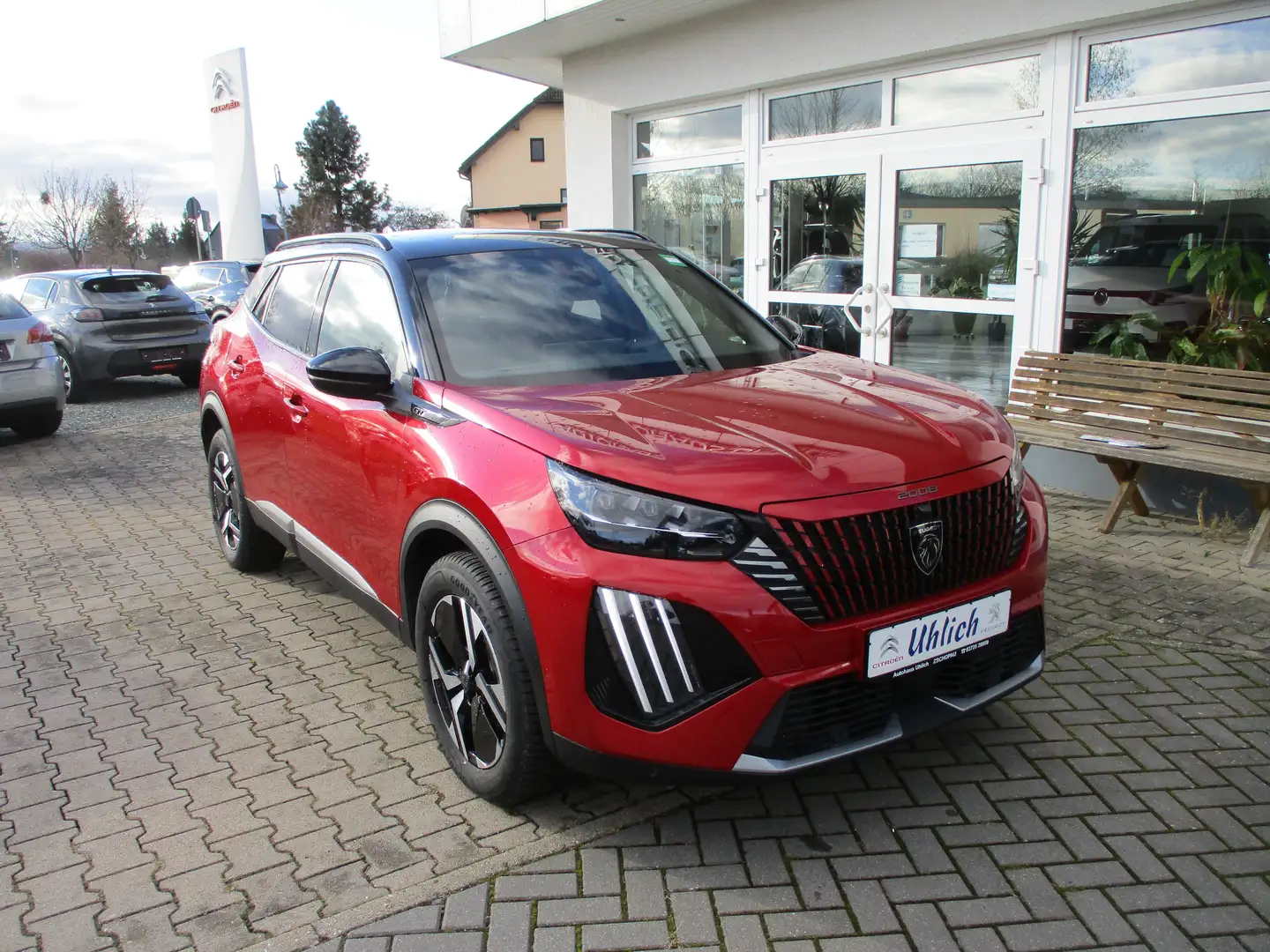 Peugeot 2008 GT Hybrid 145 Rot - 1