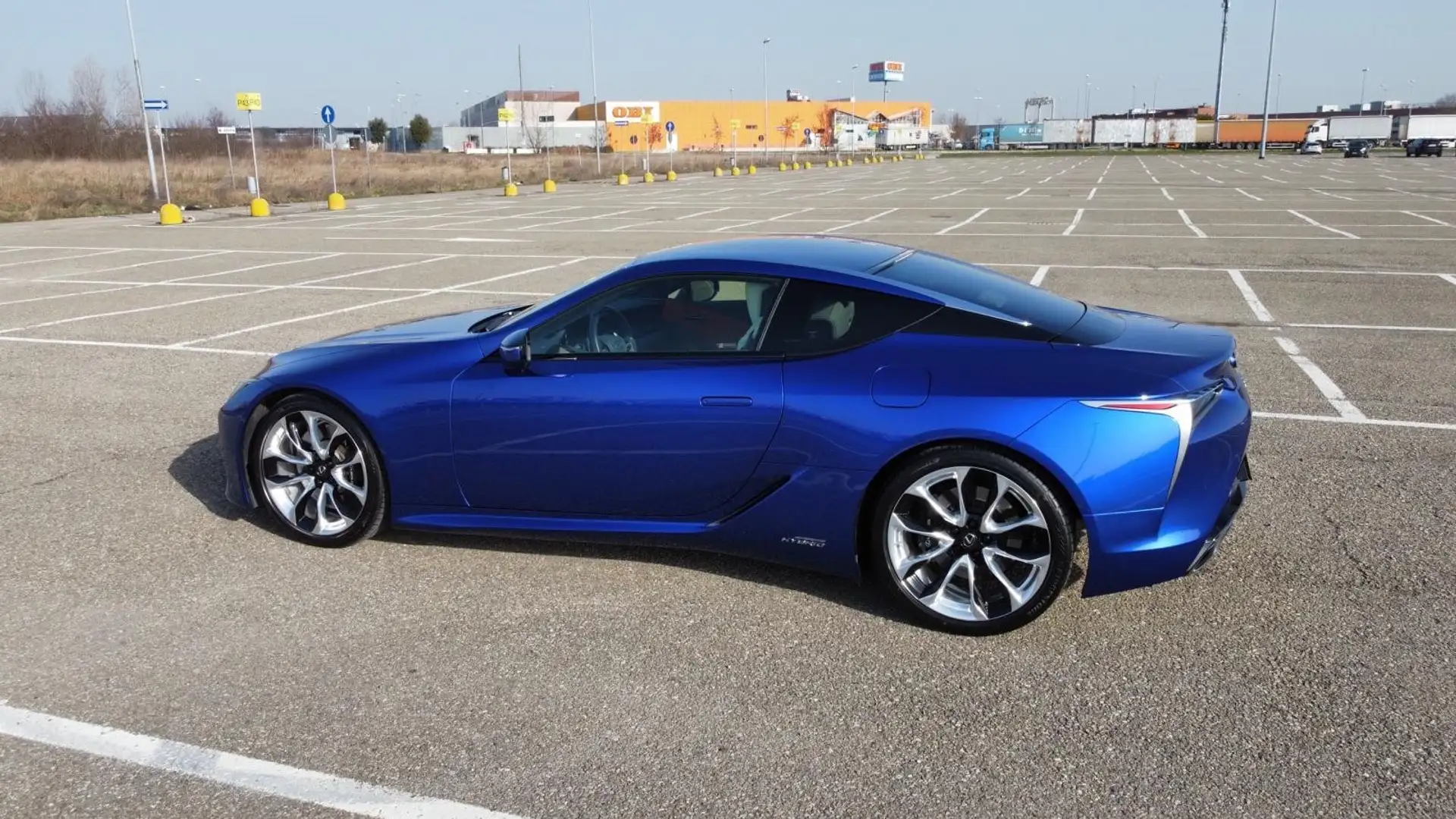 Lexus LC 500h limited edition Blu Met Alcantara arancio - 1