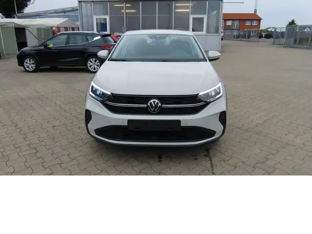 Volkswagen Taigo view 3