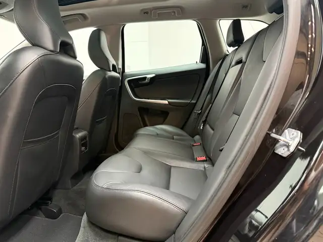 Volvo XC60 view 13