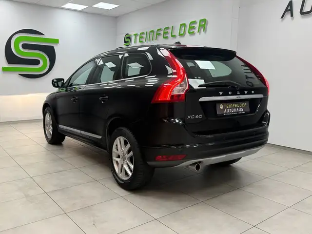 Volvo XC60 view 5
