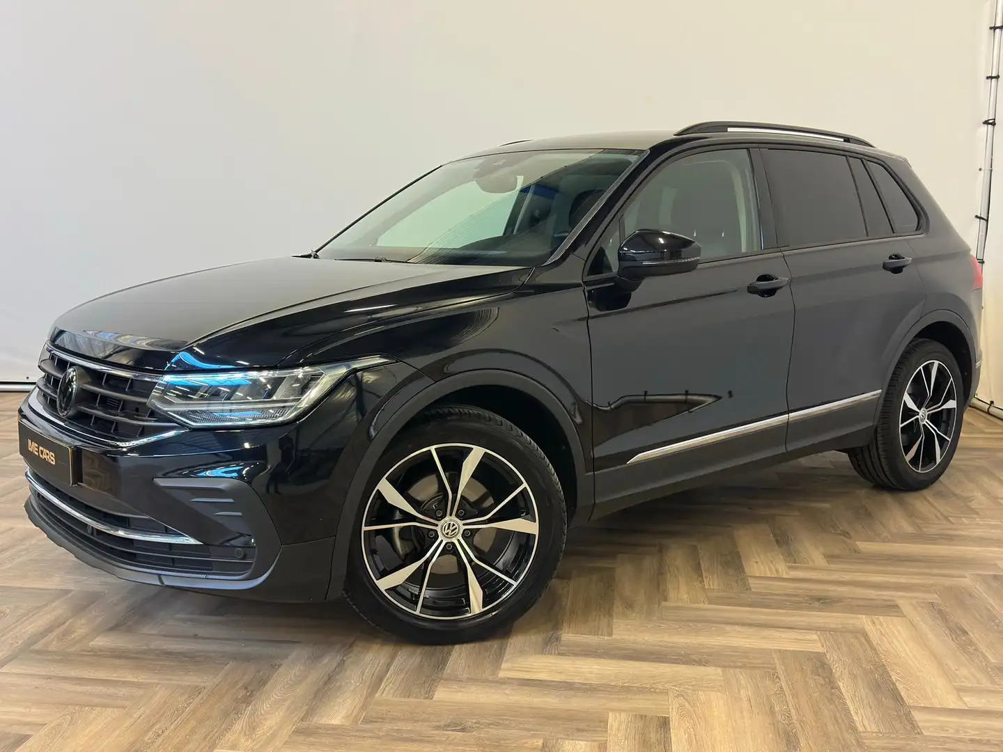 Volkswagen Tiguan 1.5 TSI Elegance|AUTOMAAT|INRUIL MOGELIJK Zwart - 1
