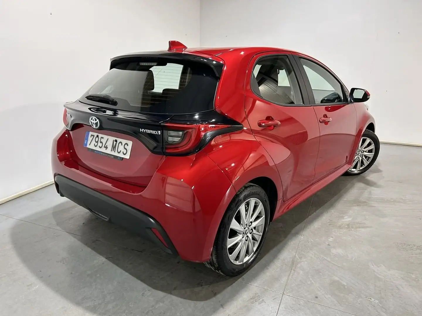 Toyota Yaris 120H 1.5 Active Tech Rojo - 2