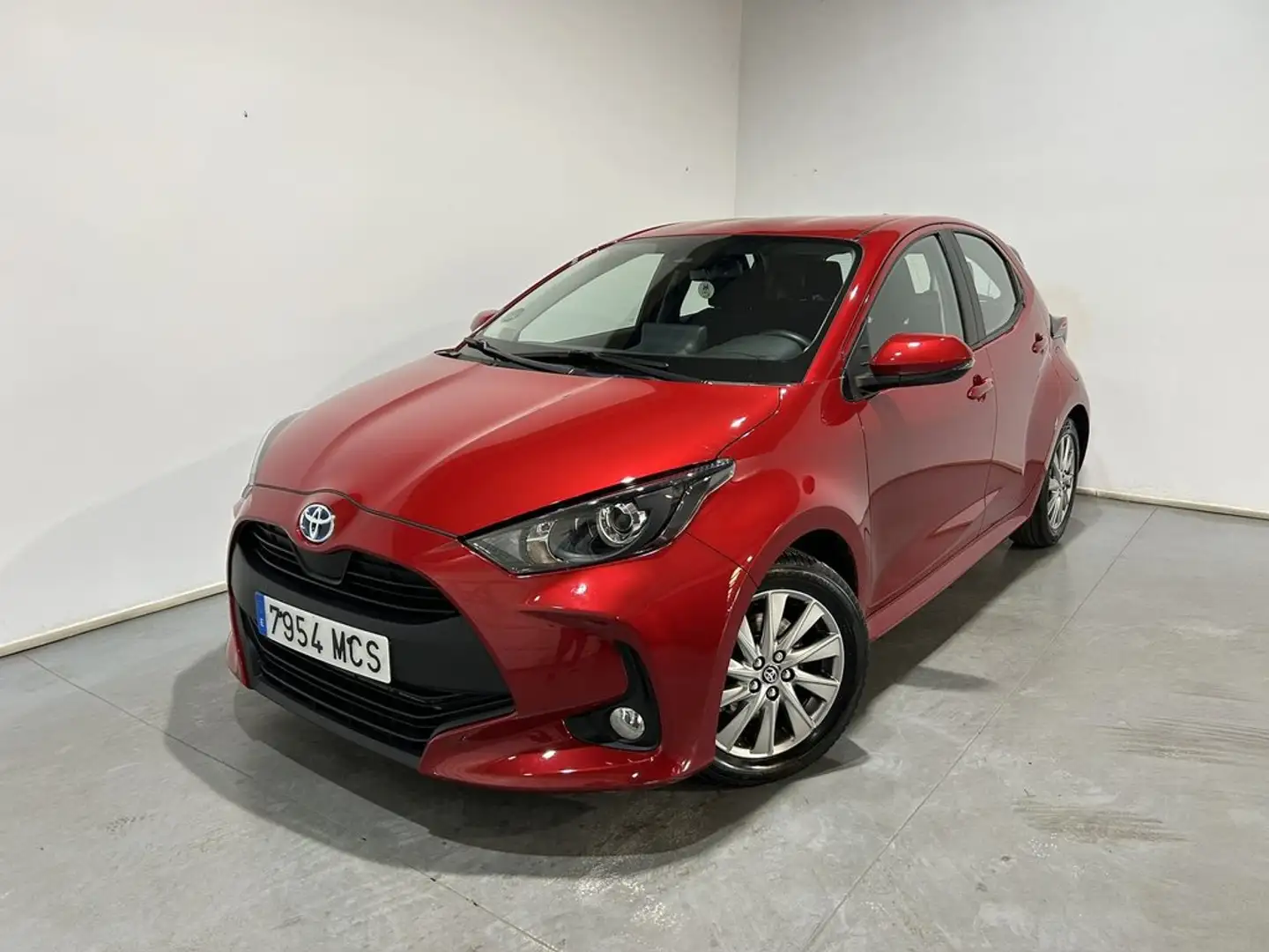 Toyota Yaris 120H 1.5 Active Tech Rojo - 1