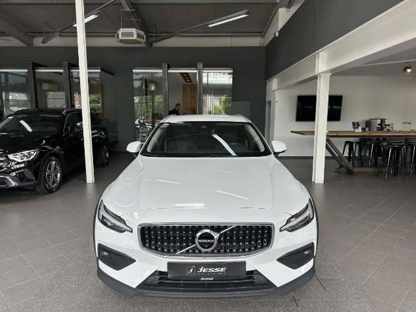 Volvo V60 Cross Country B4 AWD Pro LED R.Cam AHK Weiß - 2