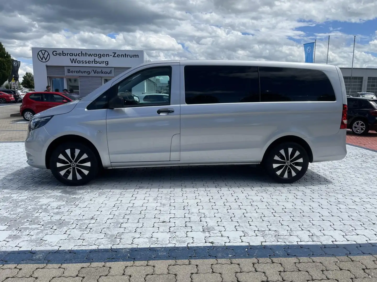 Mercedes-Benz Vito Tourer 116 CDI Pro 4MATIC lang (8-Sitze,R-Kamera) Argent - 2