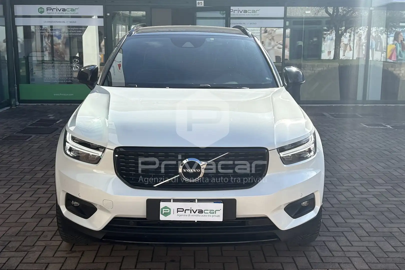 Volvo XC40 XC40 D4 AWD Geartronic R-design Bianco - 2