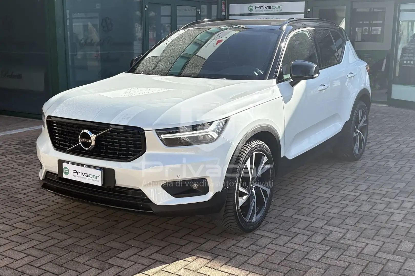 Volvo XC40 XC40 D4 AWD Geartronic R-design Bianco - 1