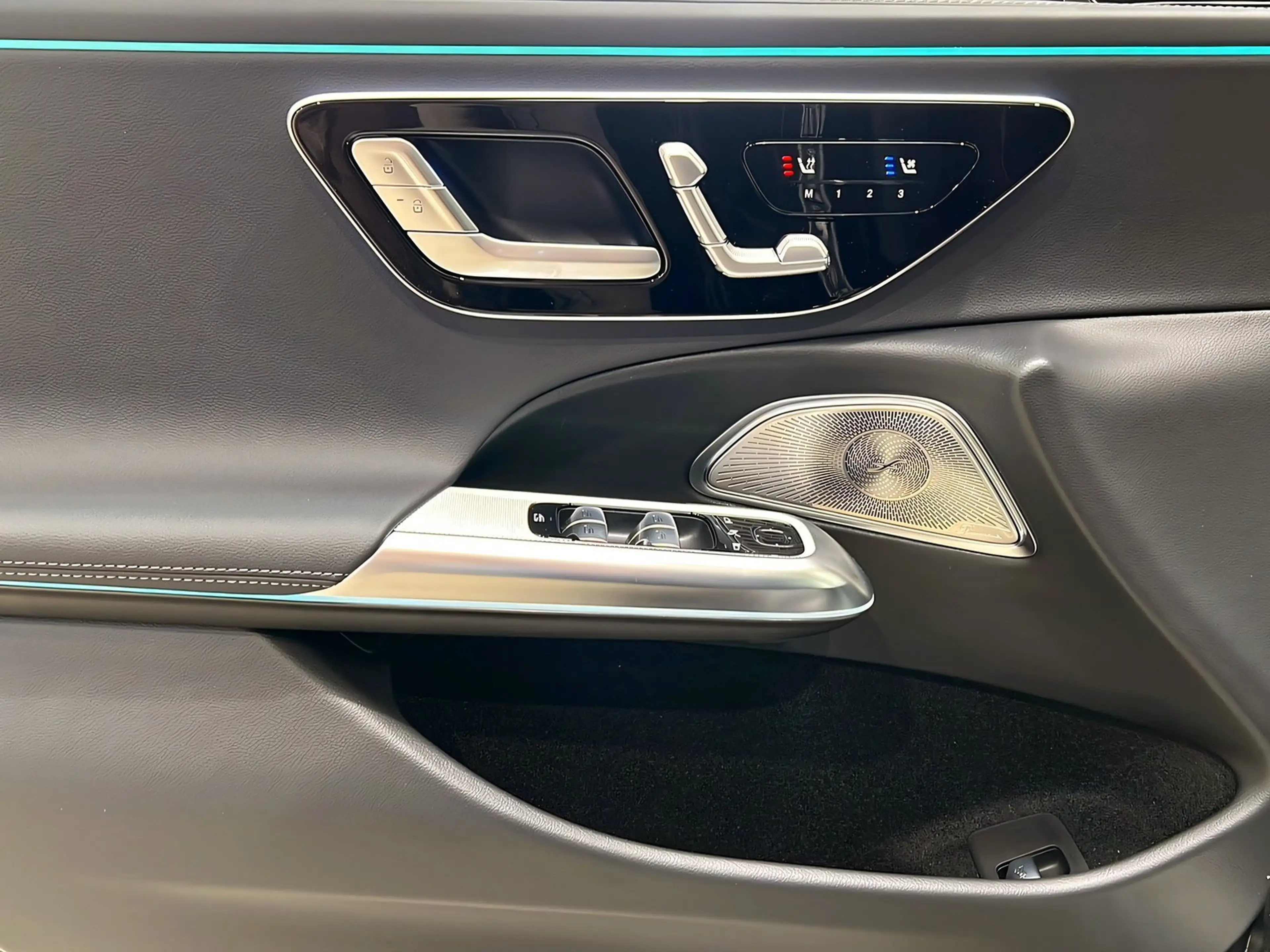 Mercedes-Benz E 450 d 4M+AMG+LEDER+PREMIUM+AHK+STANDHEIZUNG — photo 13