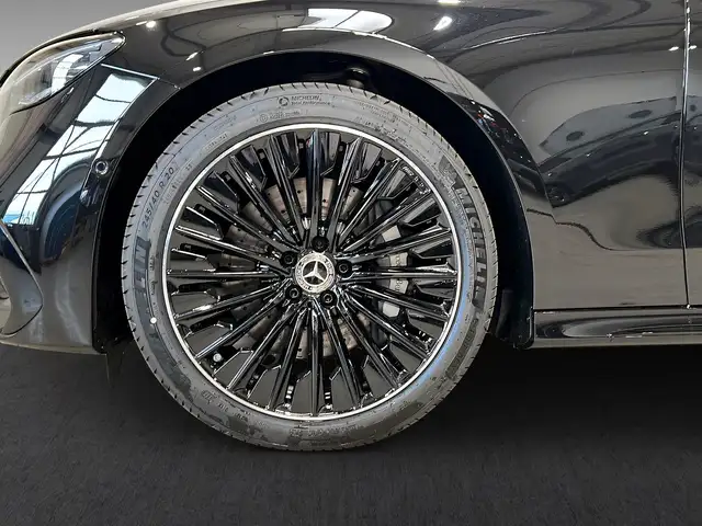 Mercedes-Benz E-Class view 7