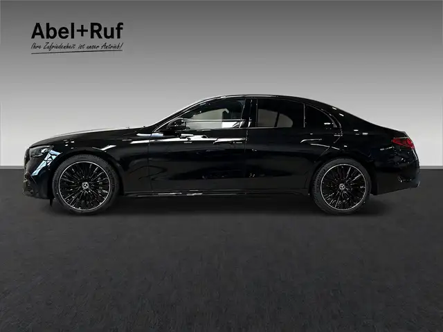 Mercedes-Benz E-Class view 4