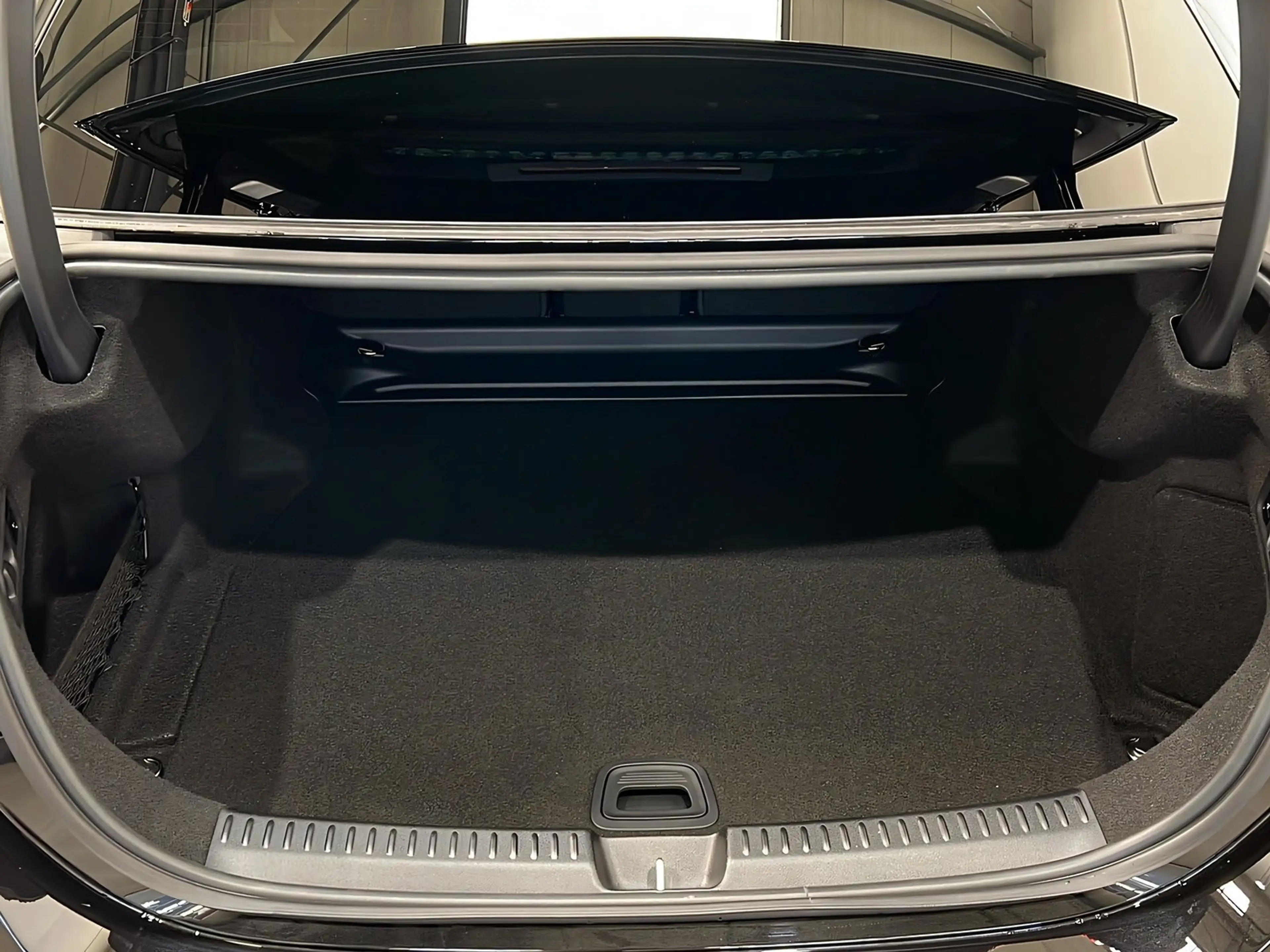Mercedes-Benz E 450 d 4M+AMG+LEDER+PREMIUM+AHK+STANDHEIZUNG — photo 6