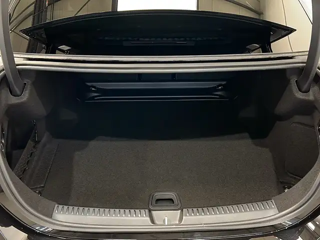 Mercedes-Benz E-Class view 6
