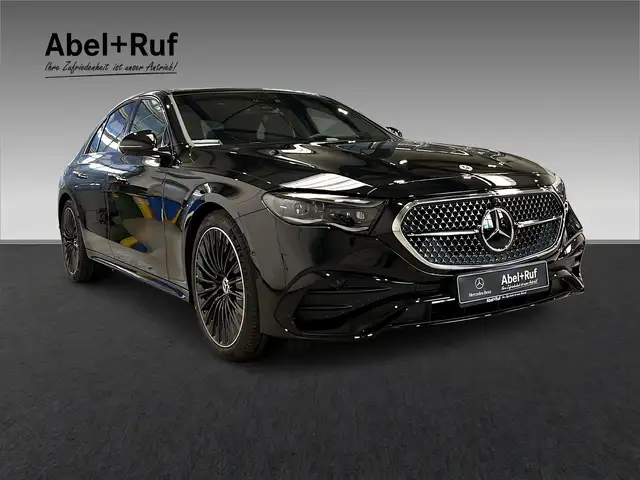 Mercedes-Benz E-Class view 3