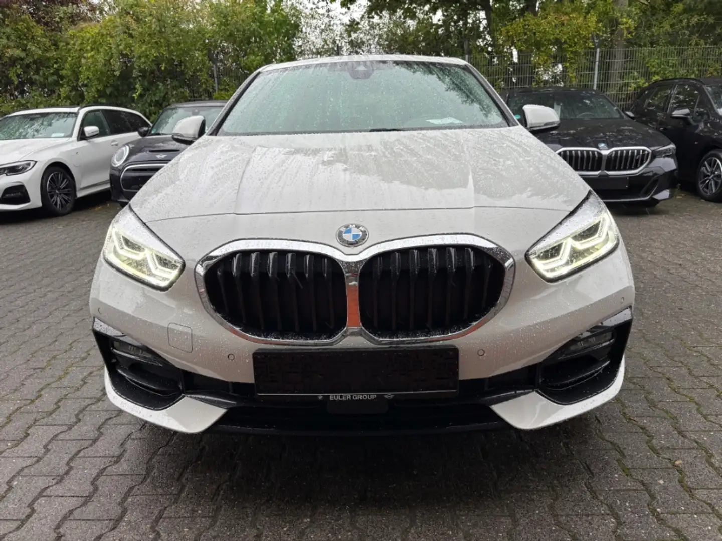 BMW 120 i DKG SportLine Pano Comf. HiFi LCProf LenkHz SHZ Weiß - 2