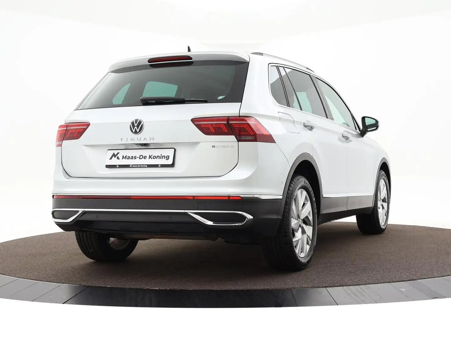 Volkswagen Tiguan 1.4 Tsi 245pk DSG eHybrid Elegance · Panoramadak · Zilver - 2