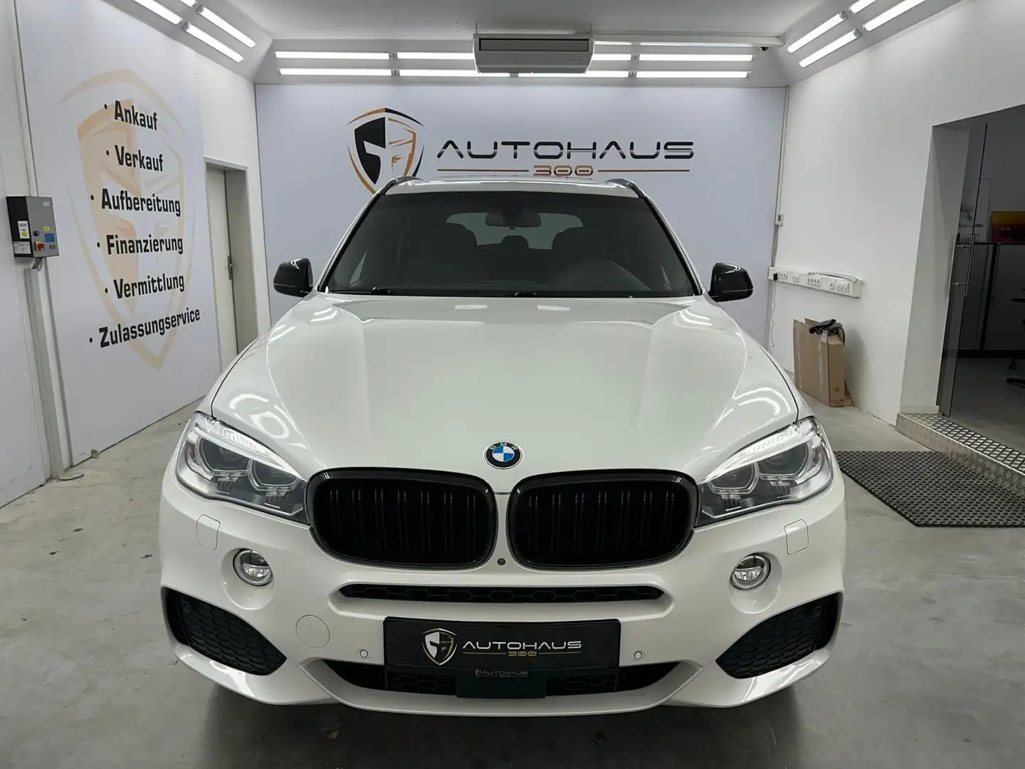 BMW X5 xDrive35i M Paket AHK MFL NAVI KLIMA RFK SHZ Weiß - 2