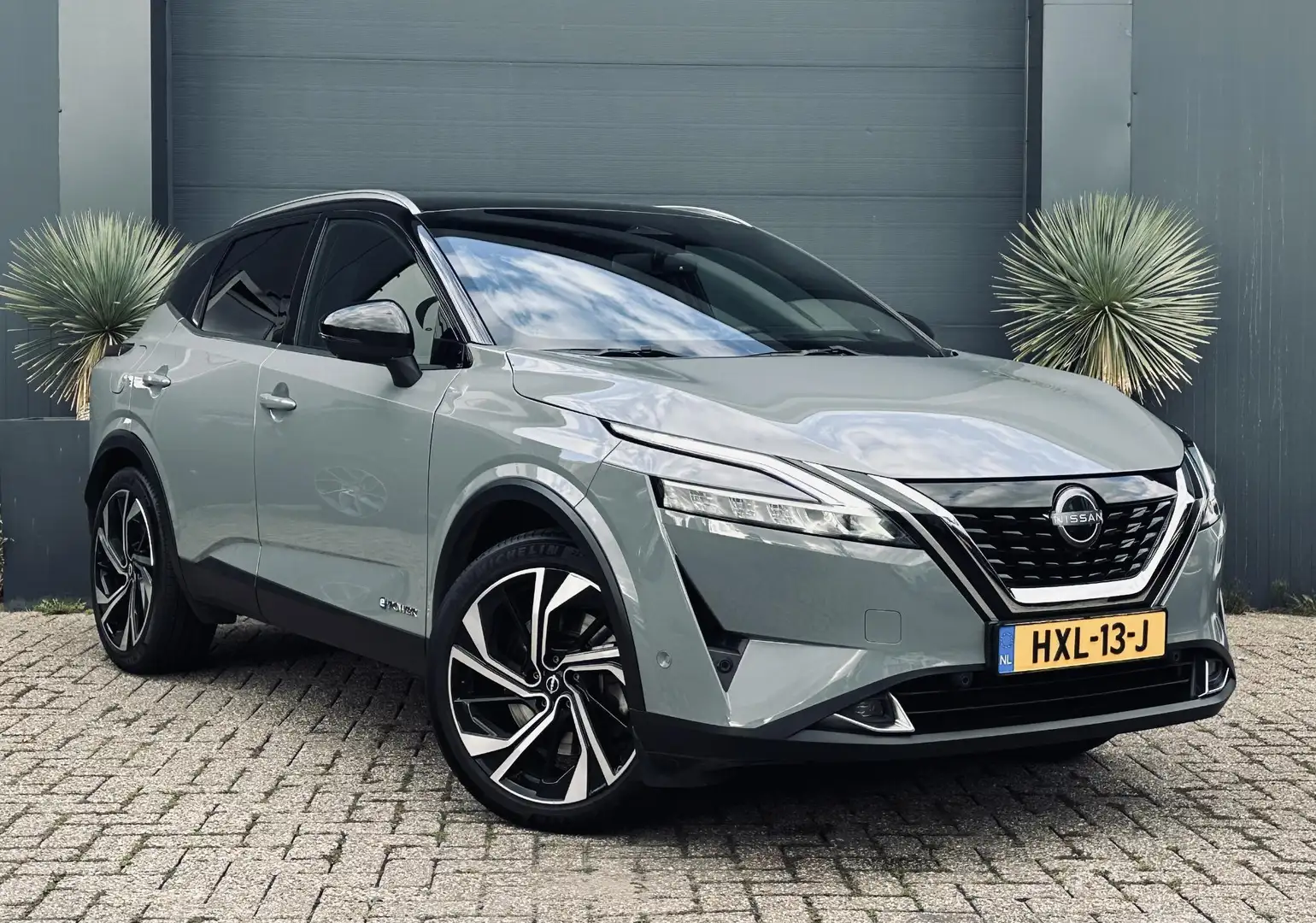 Nissan Qashqai 1.5 e-Power Pano/Camera/Navi/AppleCarPlay Grijs - 1
