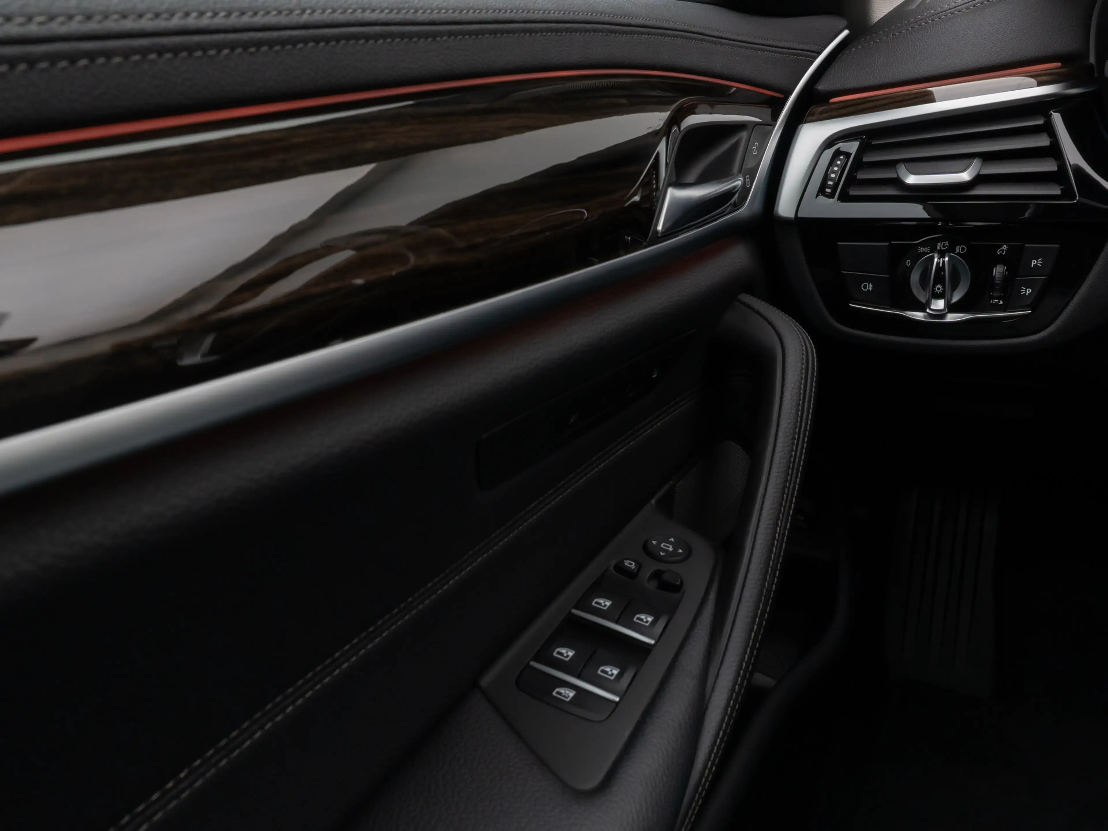 BMW 530 LuxuryLine Pano 360°HUD DAB H K Massage — photo 36
