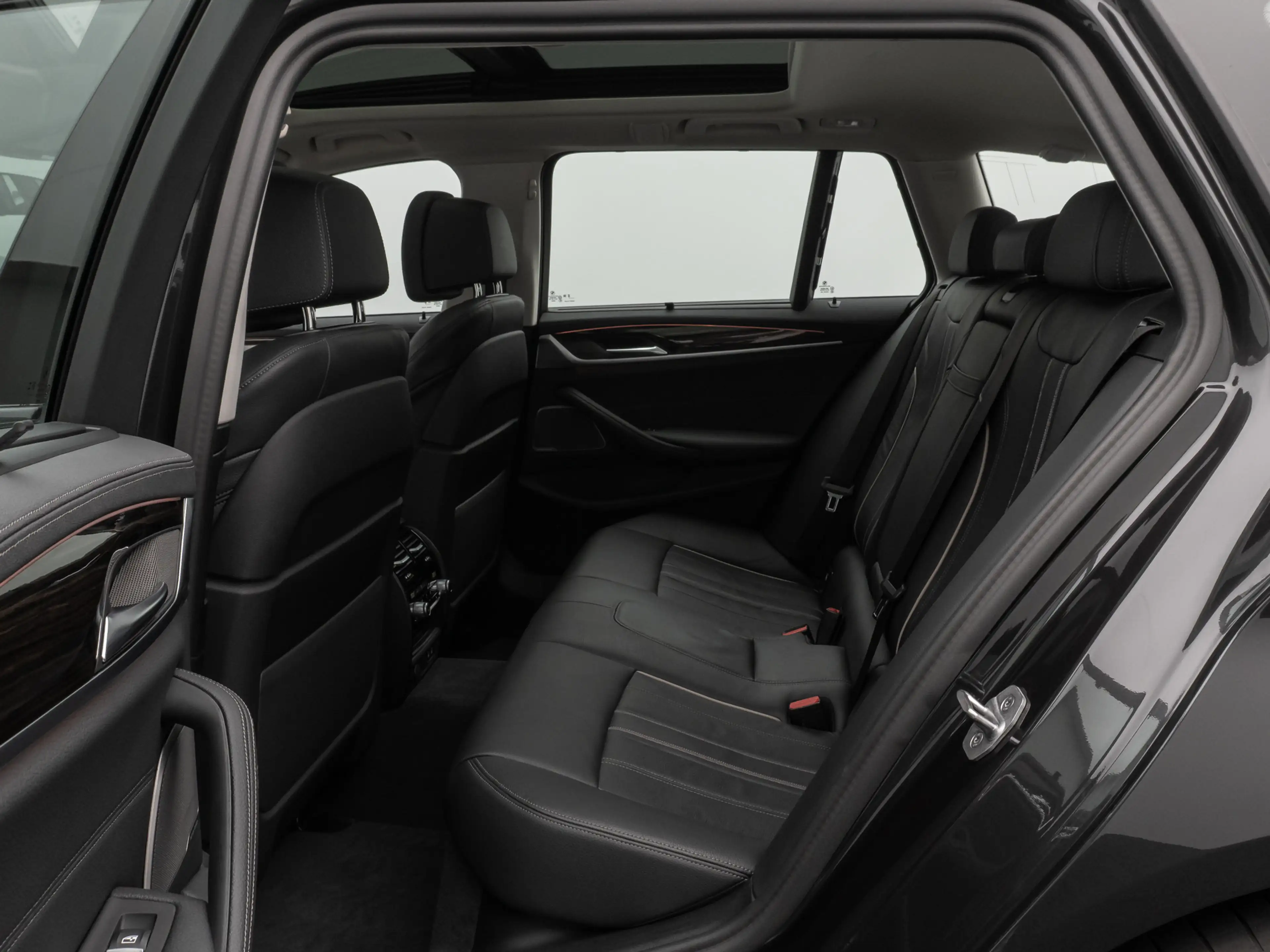 BMW 530 LuxuryLine Pano 360°HUD DAB H K Massage — photo 26