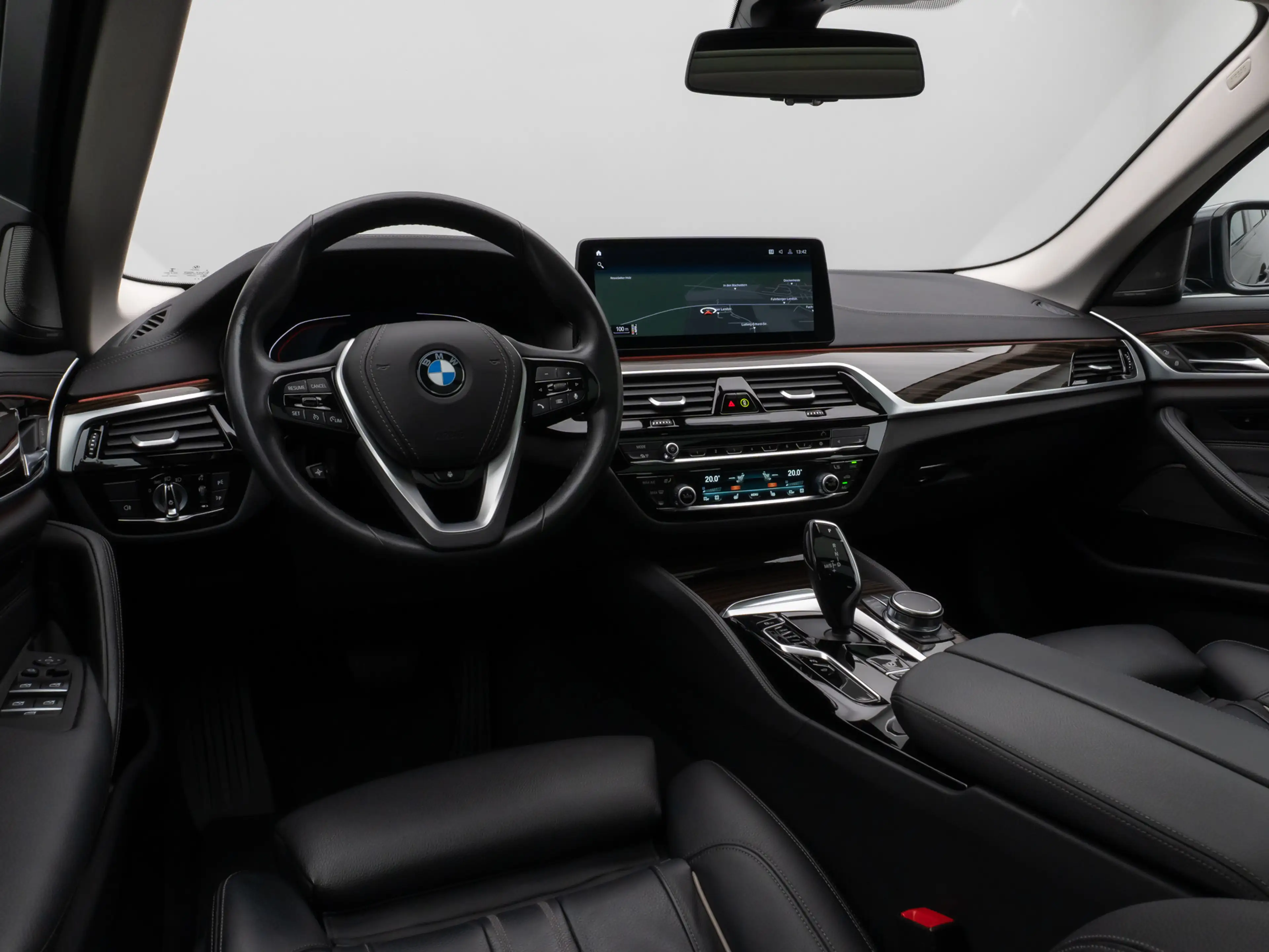 BMW 530 LuxuryLine Pano 360°HUD DAB H K Massage — photo 40
