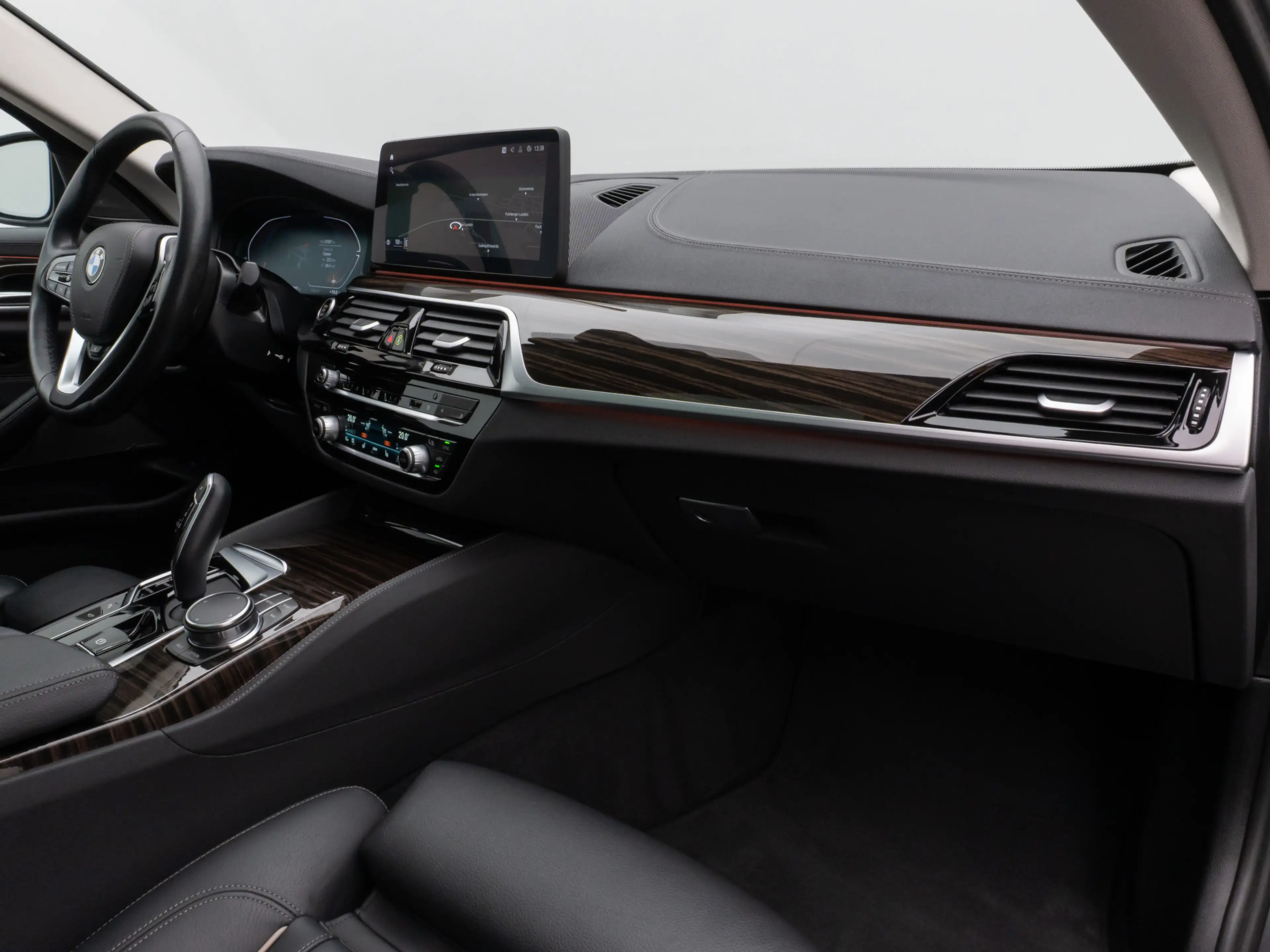 BMW 530 LuxuryLine Pano 360°HUD DAB H K Massage — photo 24