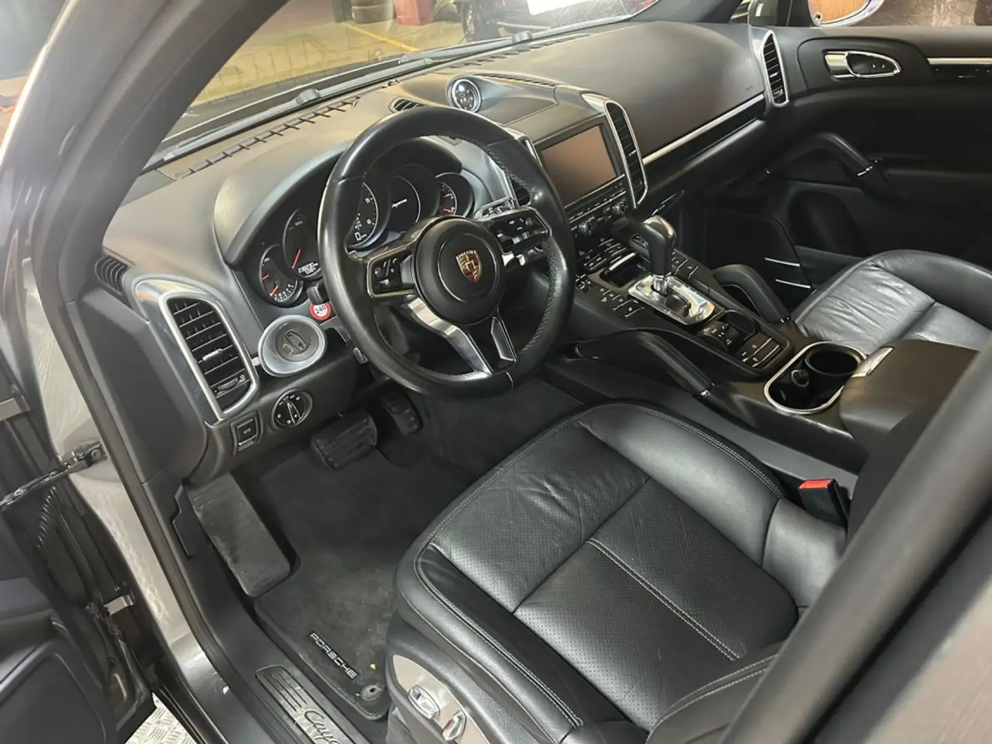 Porsche Cayenne Diesel Aut. Gris - 2