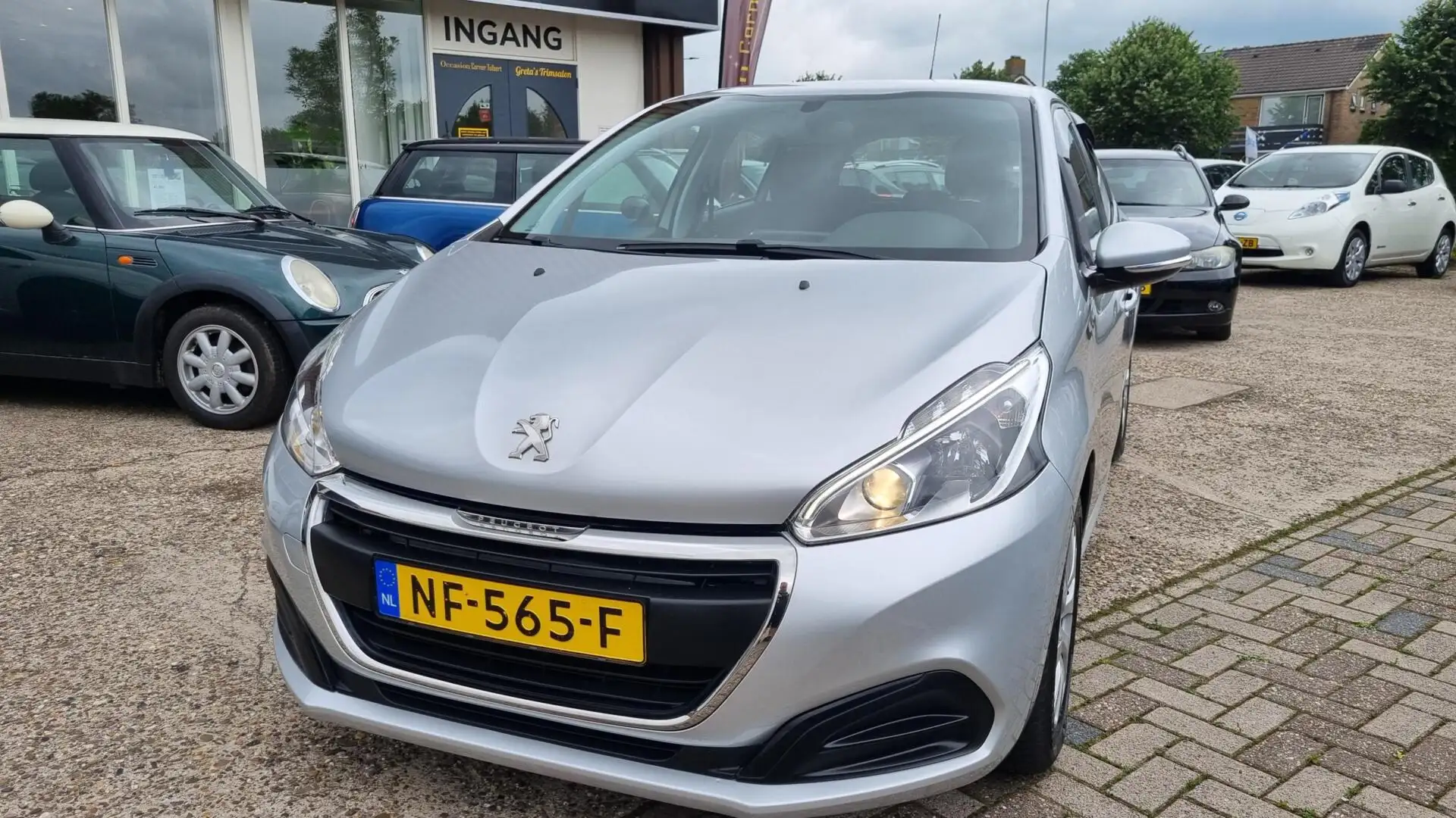 Peugeot 208 1.2 PureTech Active AUTOMAAT 73691 KM NAP BJ 2017? Gris - 1