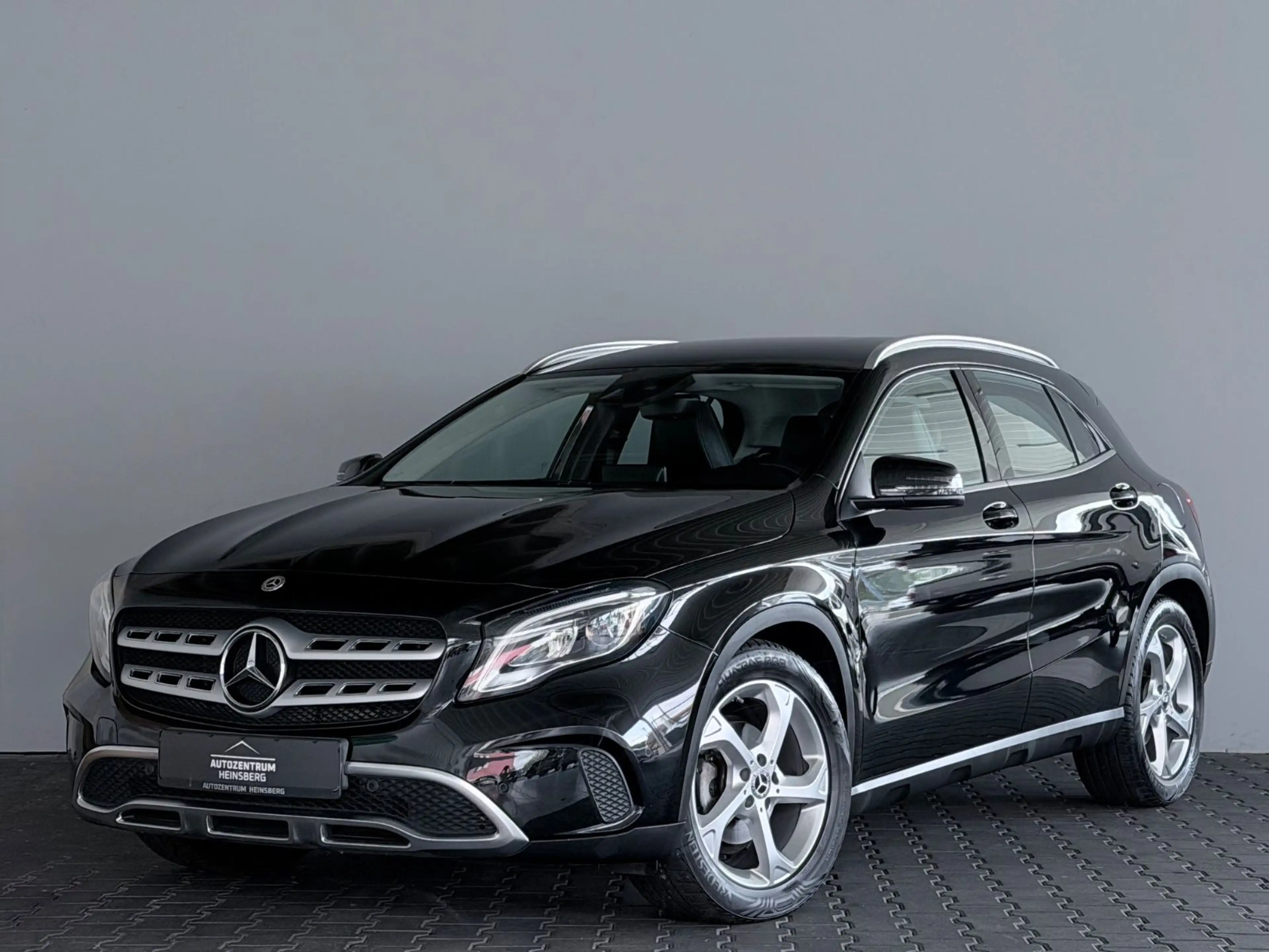Mercedes-Benz GLA 180 Automatik NAVI|PDC|SHZ