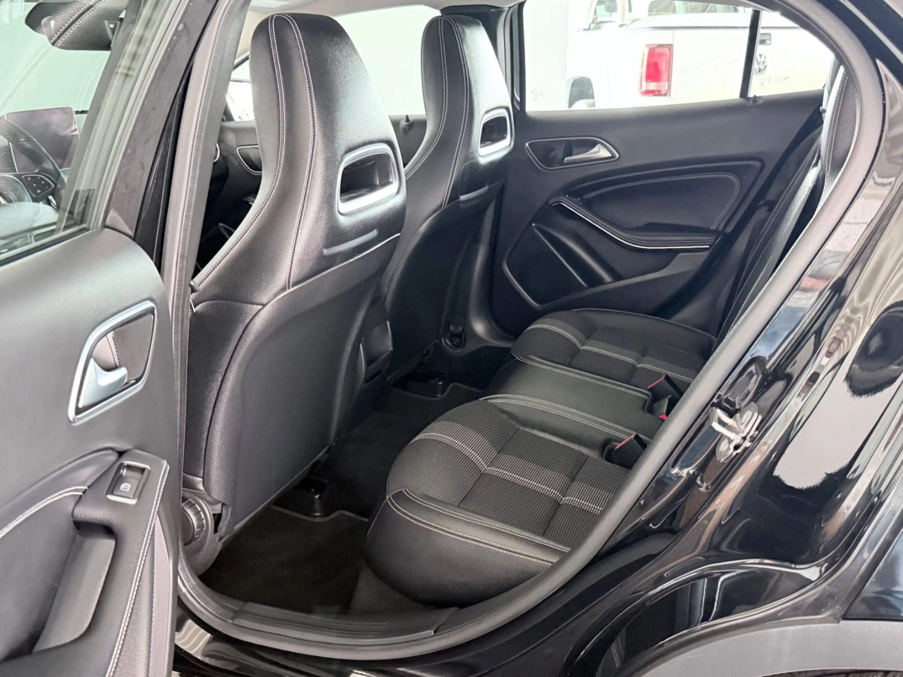 Mercedes-Benz GLA 180 Automatik NAVI|PDC|SHZ — photo 15