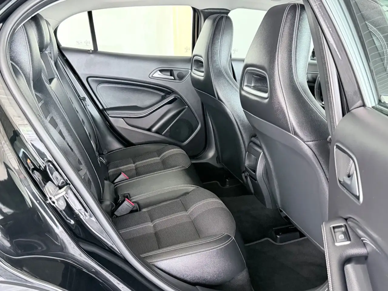 Mercedes-Benz GLA Automatik NAVI PDC SHZ, миниатюра 14