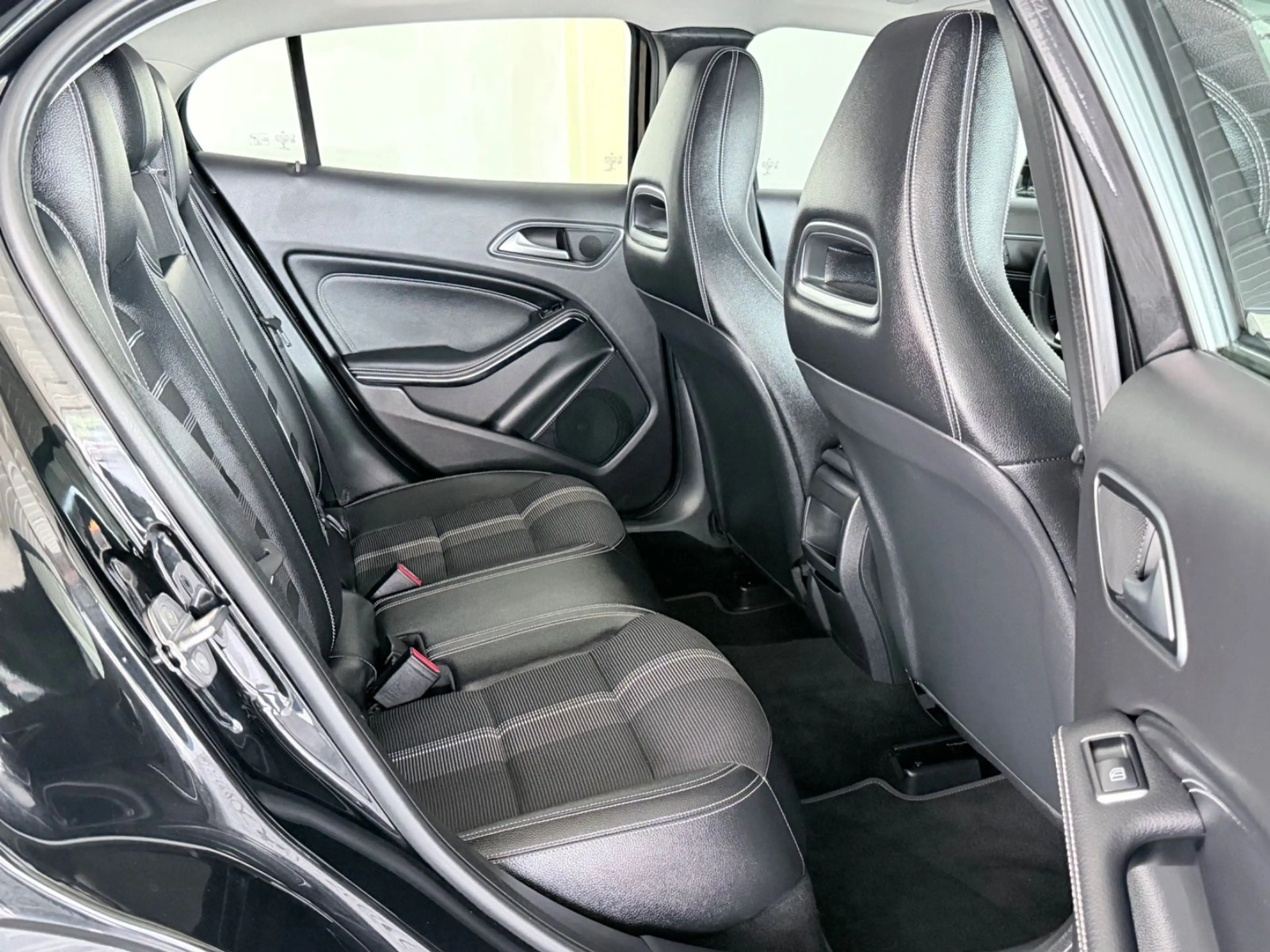 Mercedes-Benz GLA 180 Automatik NAVI|PDC|SHZ — photo 14