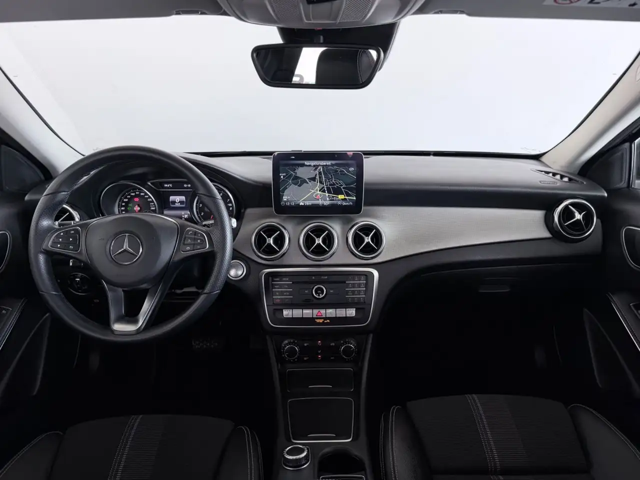 Mercedes-Benz GLA Automatik NAVI PDC SHZ, миниатюра 8