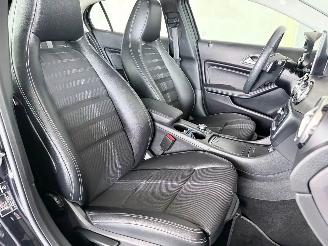 Mercedes-Benz GLA Automatik NAVI PDC SHZ, миниатюра 13