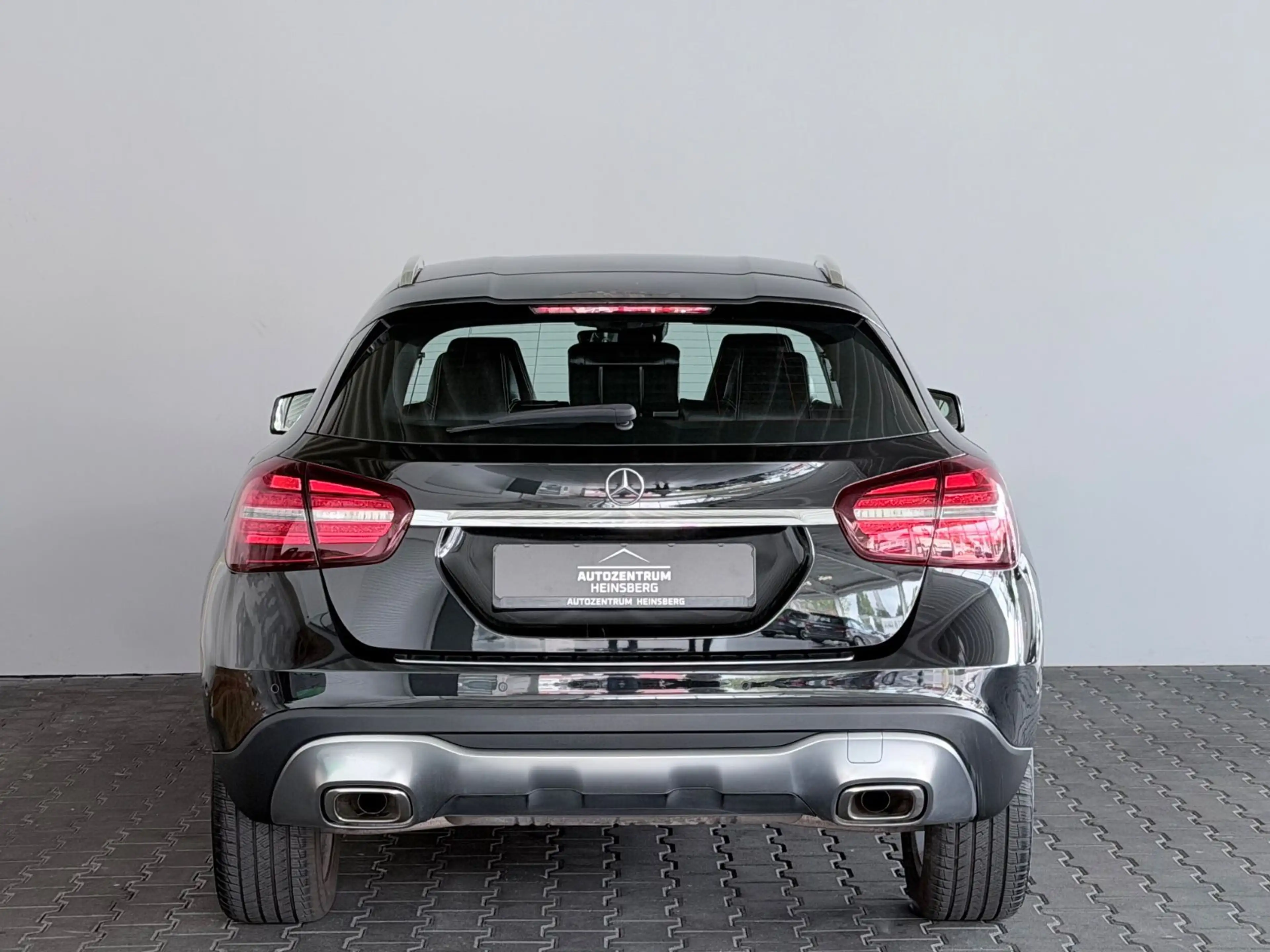 Mercedes-Benz GLA 180 Automatik NAVI|PDC|SHZ — photo 3