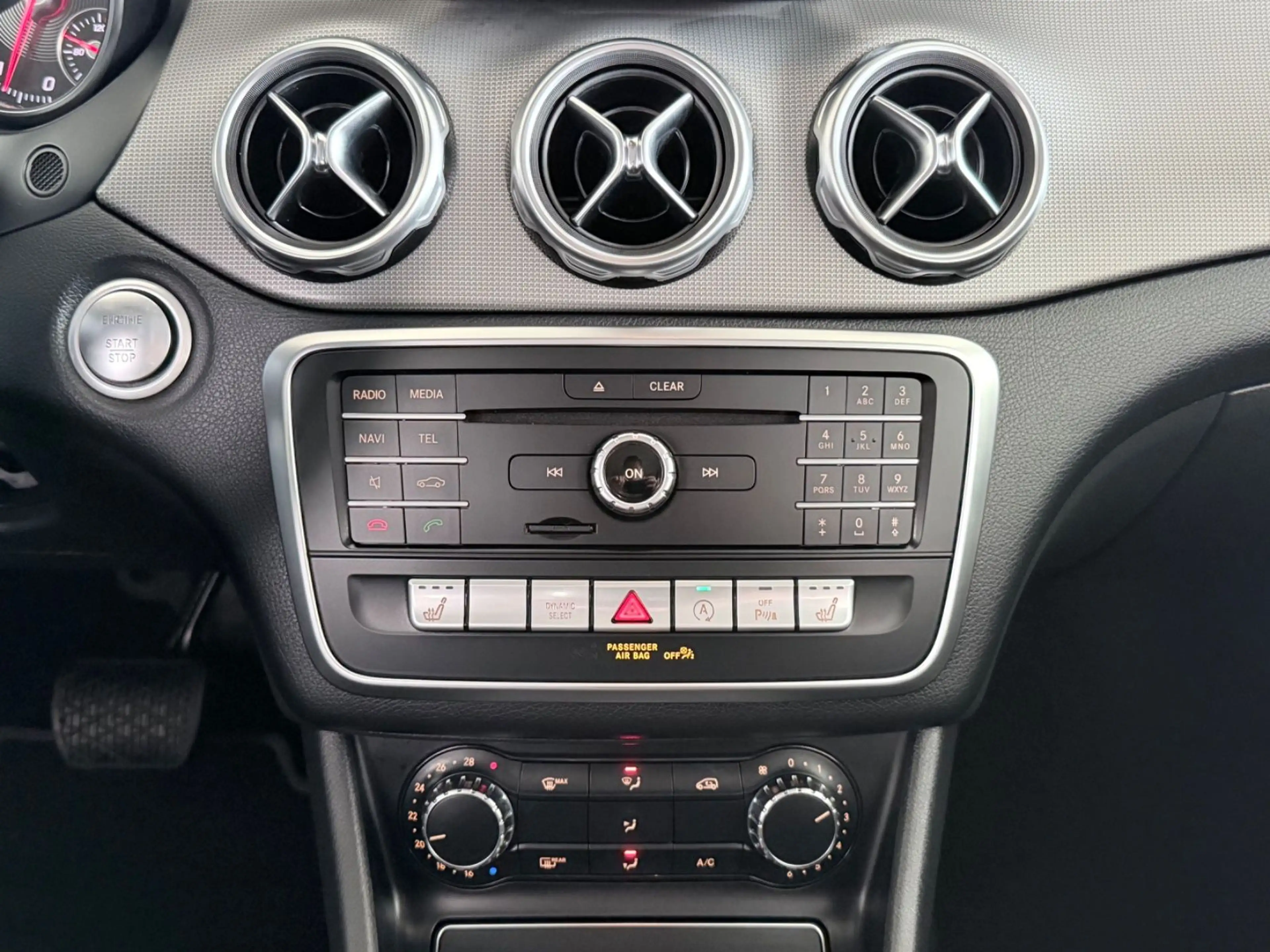 Mercedes-Benz GLA 180 Automatik NAVI|PDC|SHZ — photo 11